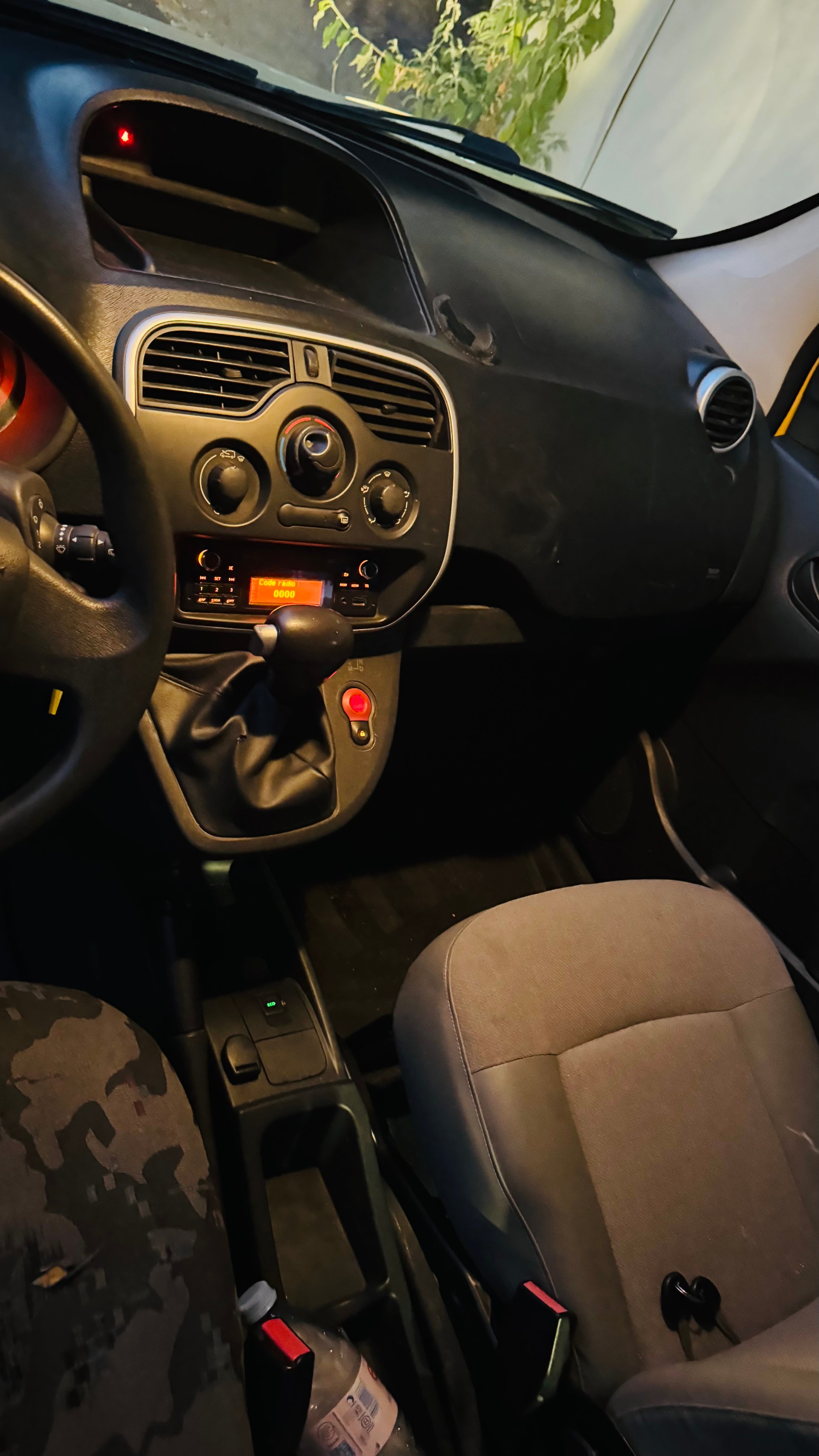 RENAULT Kangoo Medium TCe 115 Business A-image-12