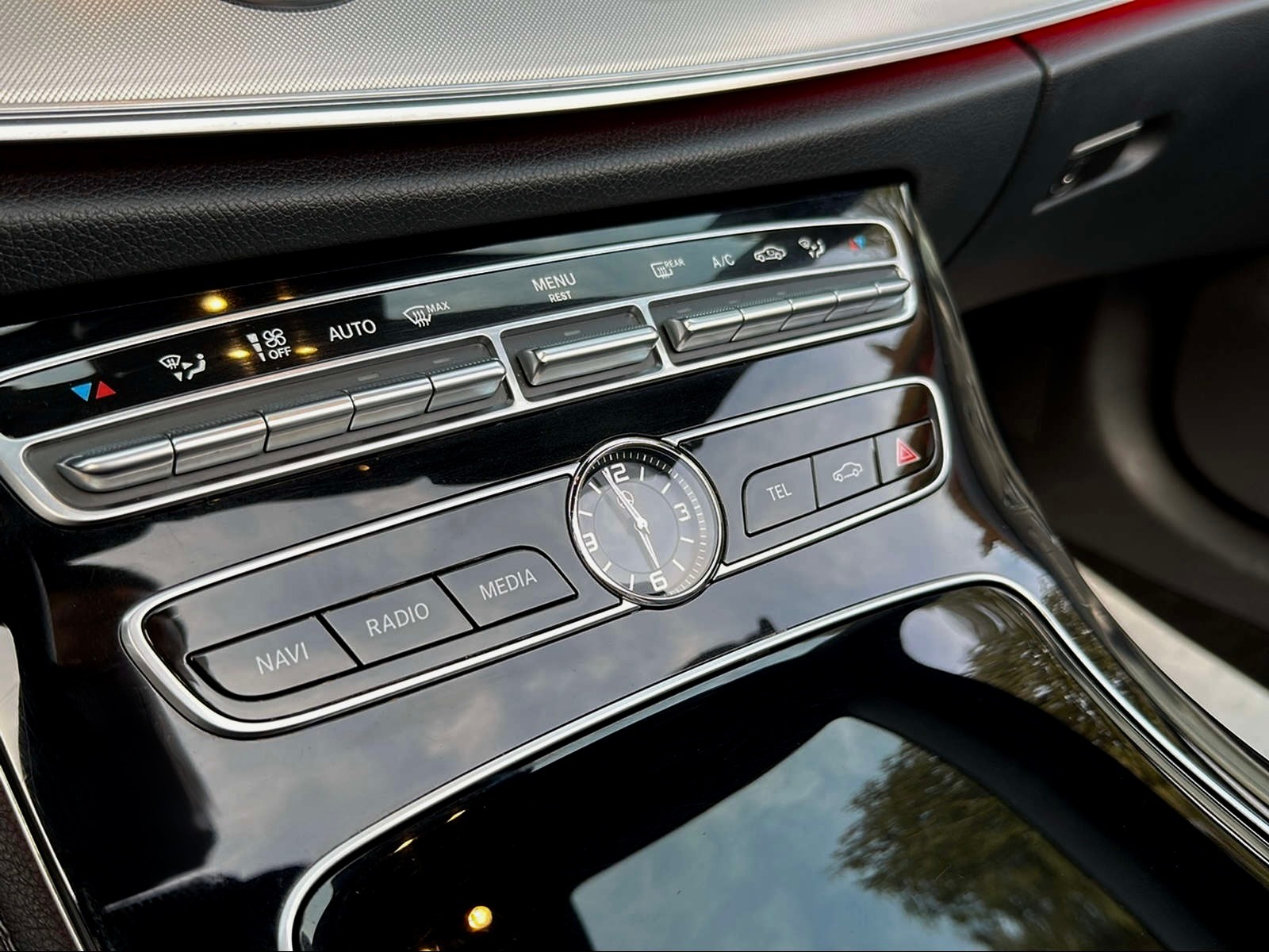 MERCEDES-BENZ E 400 Cabriolet AMG Line 4 Matic 9G-Tronic-image-17