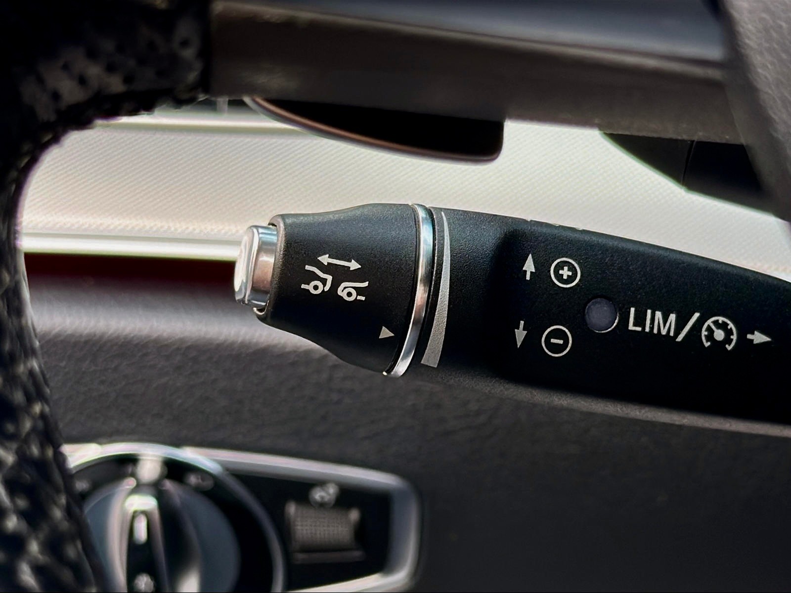 MERCEDES-BENZ E 400 Cabriolet AMG Line 4 Matic 9G-Tronic-image-15
