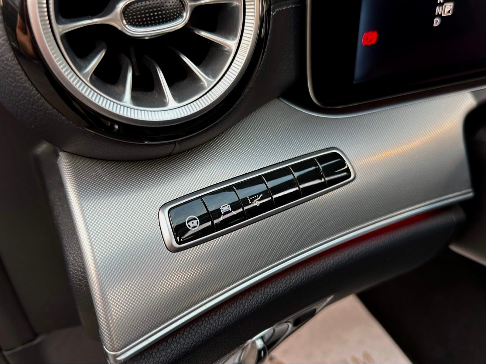 MERCEDES-BENZ E 400 Cabriolet AMG Line 4 Matic 9G-Tronic-image-14