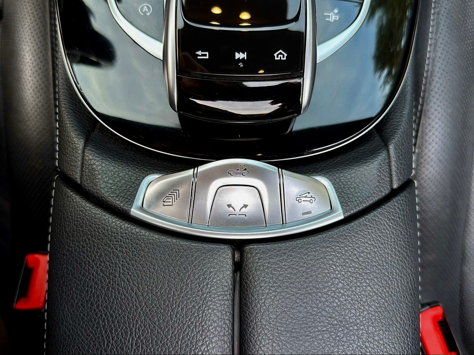 MERCEDES-BENZ E 400 Cabriolet AMG Line 4 Matic 9G-Tronic-image-16