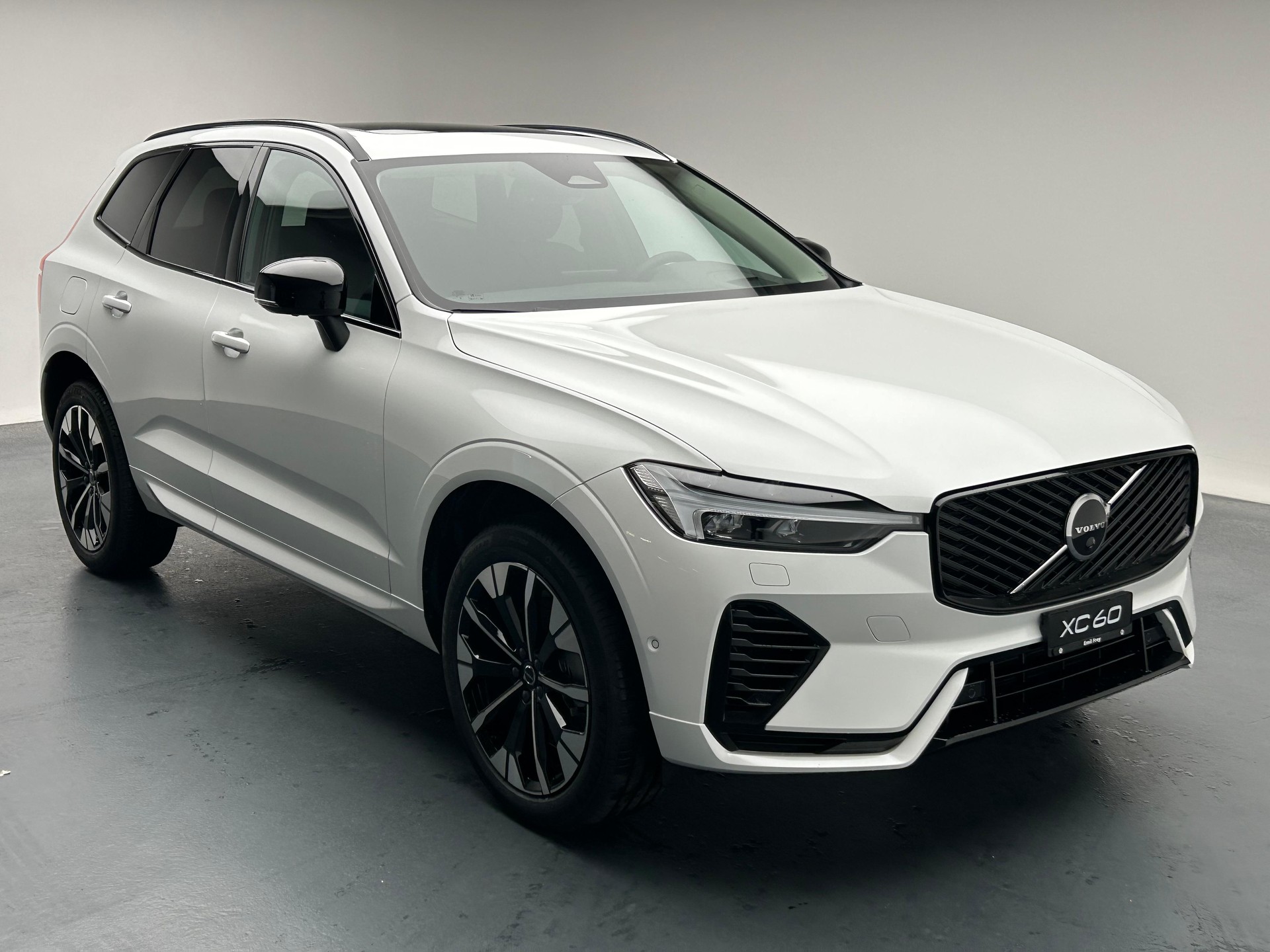 VOLVO XC60 2.0 T6 TE Ultra Dark eAWD-image-32