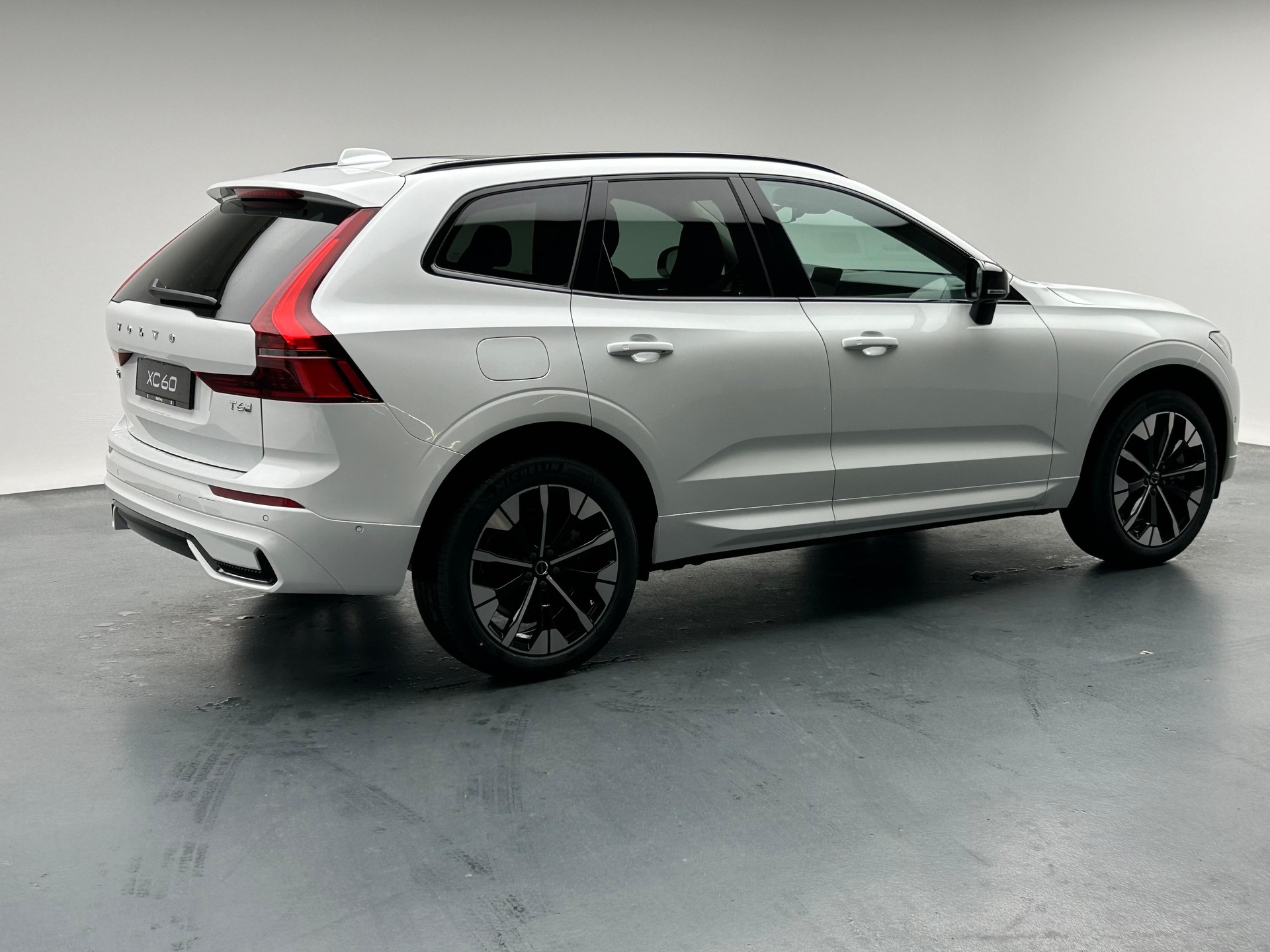 VOLVO XC60 2.0 T6 TE Ultra Dark eAWD-image-29