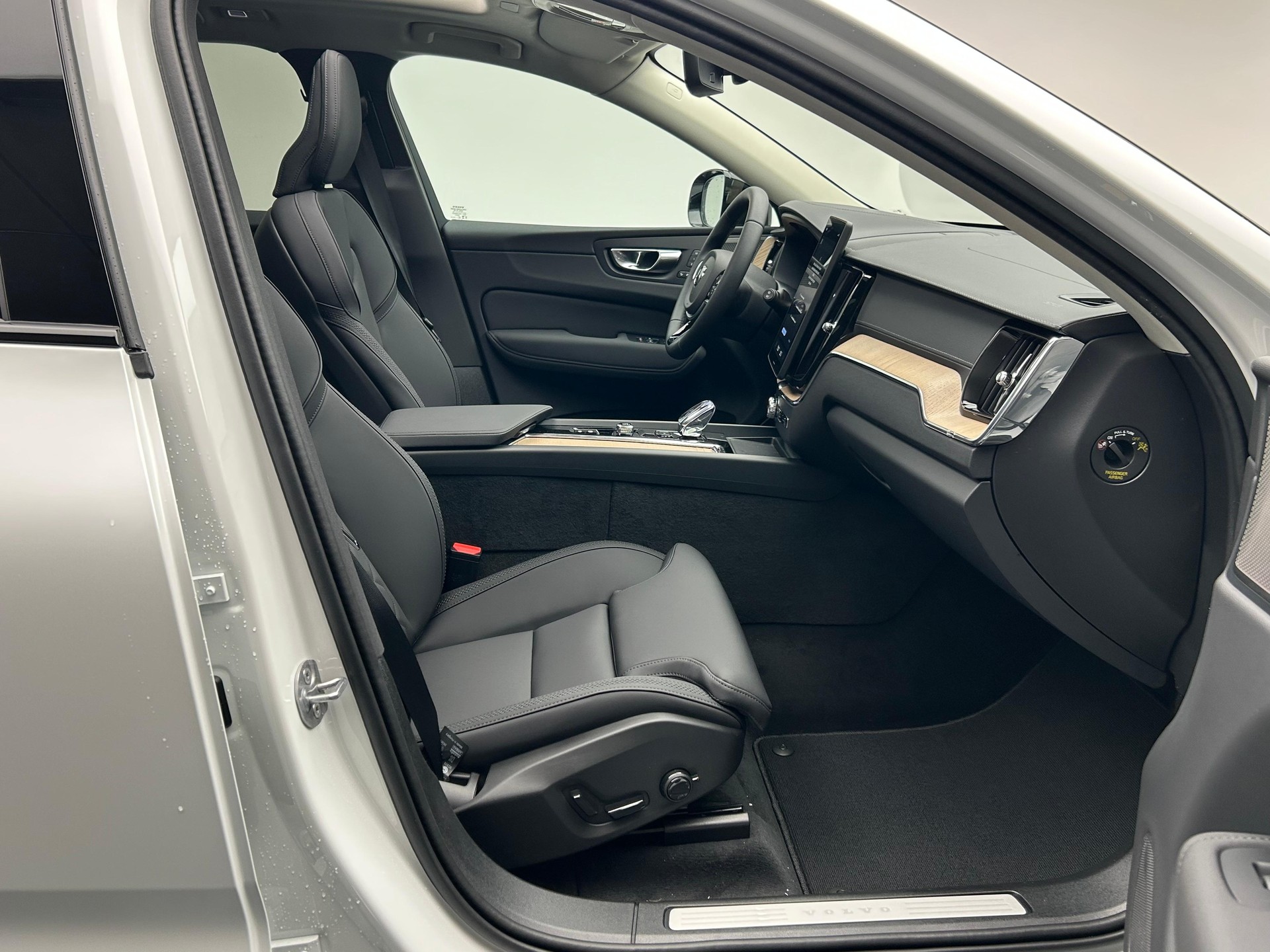 VOLVO XC60 2.0 T6 TE Ultra Dark eAWD-image-36