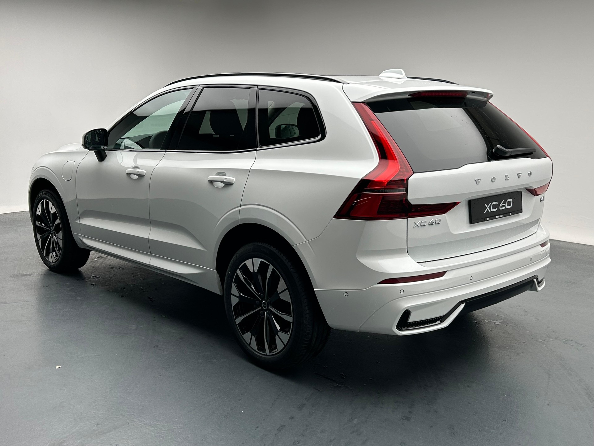 VOLVO XC60 2.0 T6 TE Ultra Dark eAWD-image-3
