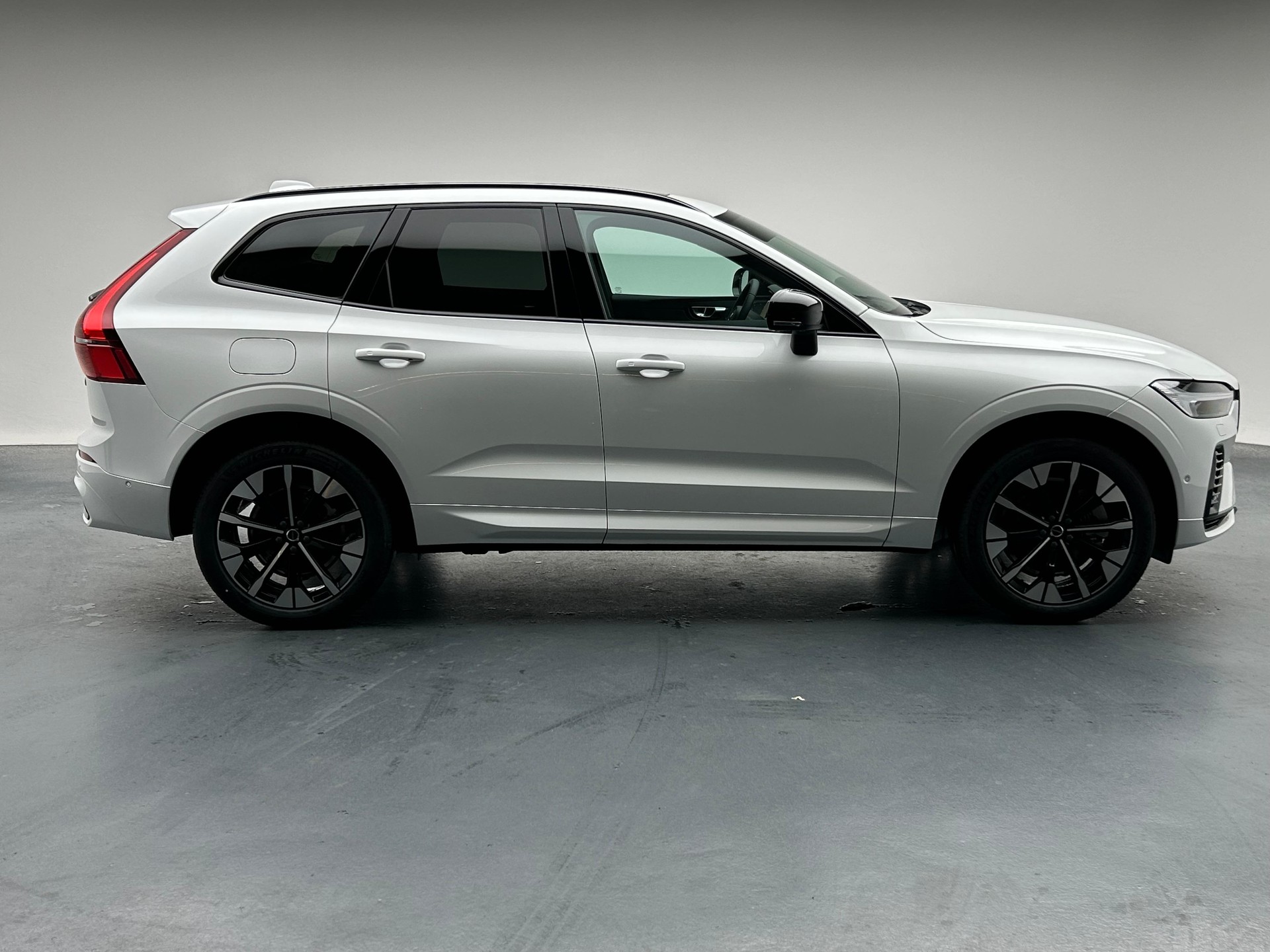 VOLVO XC60 2.0 T6 TE Ultra Dark eAWD-image-30