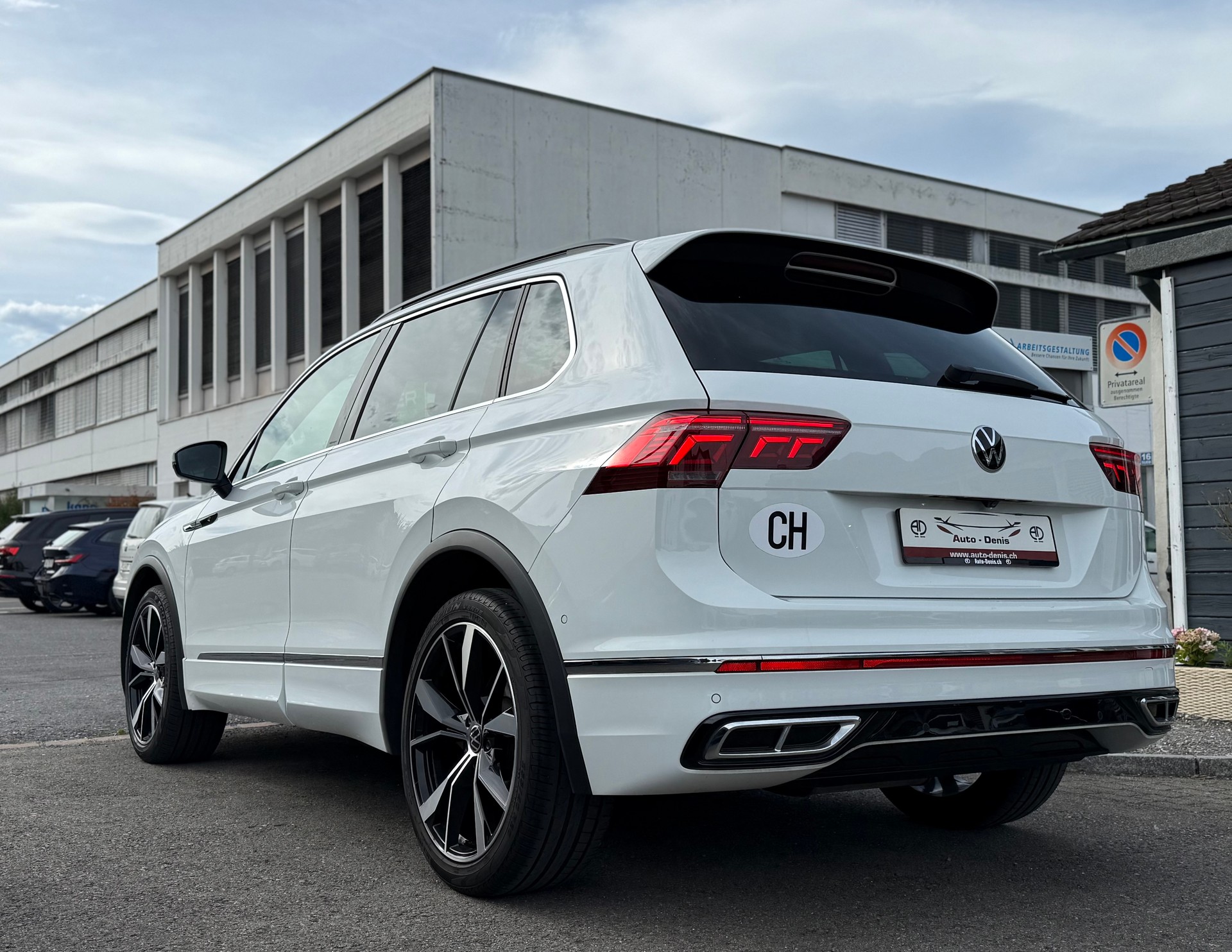VW Tiguan 2.0 TDI SCR R-Line DSG-image-5