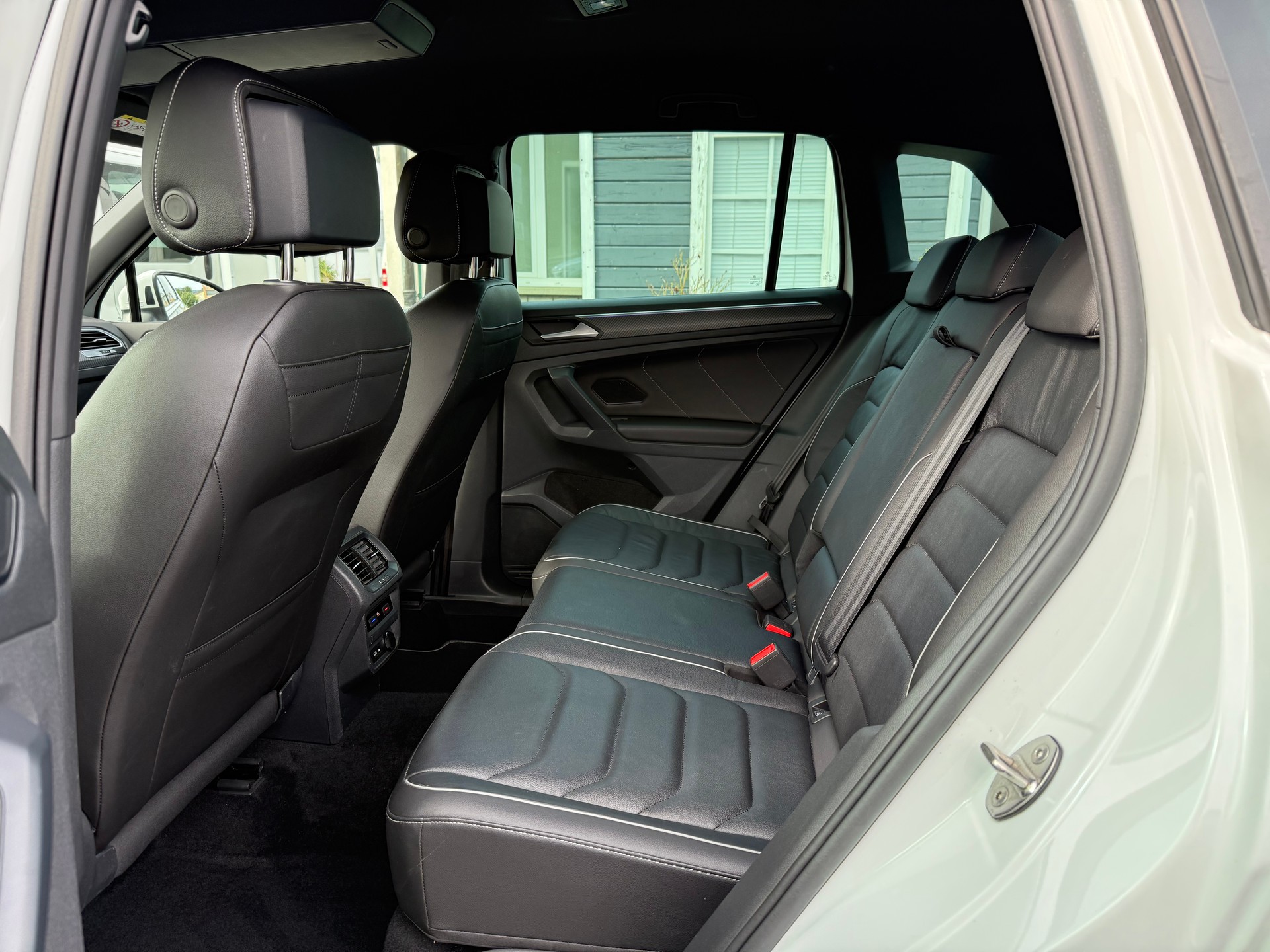 VW Tiguan 2.0 TDI SCR R-Line DSG-image-11