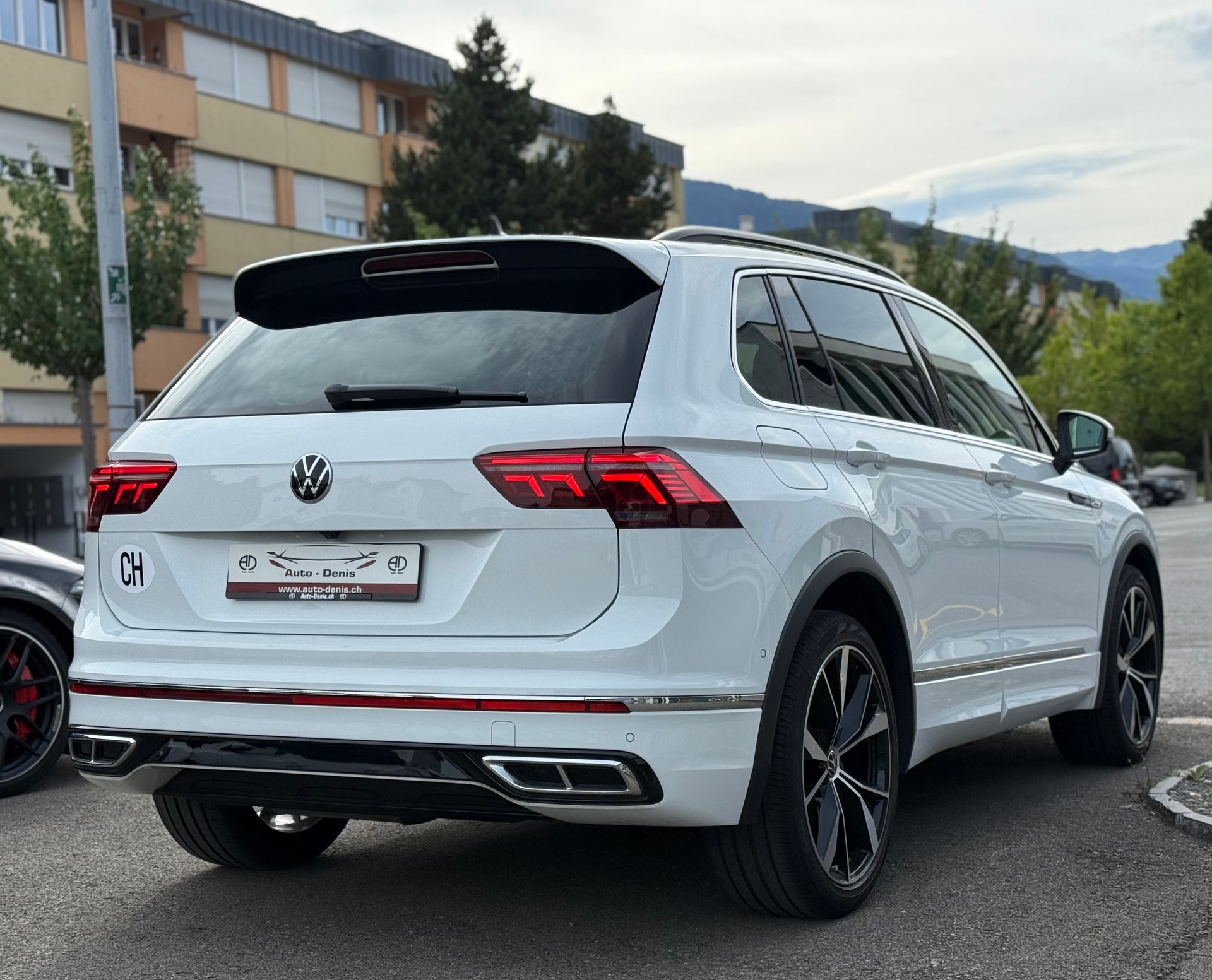 VW Tiguan 2.0 TDI SCR R-Line DSG-image-3