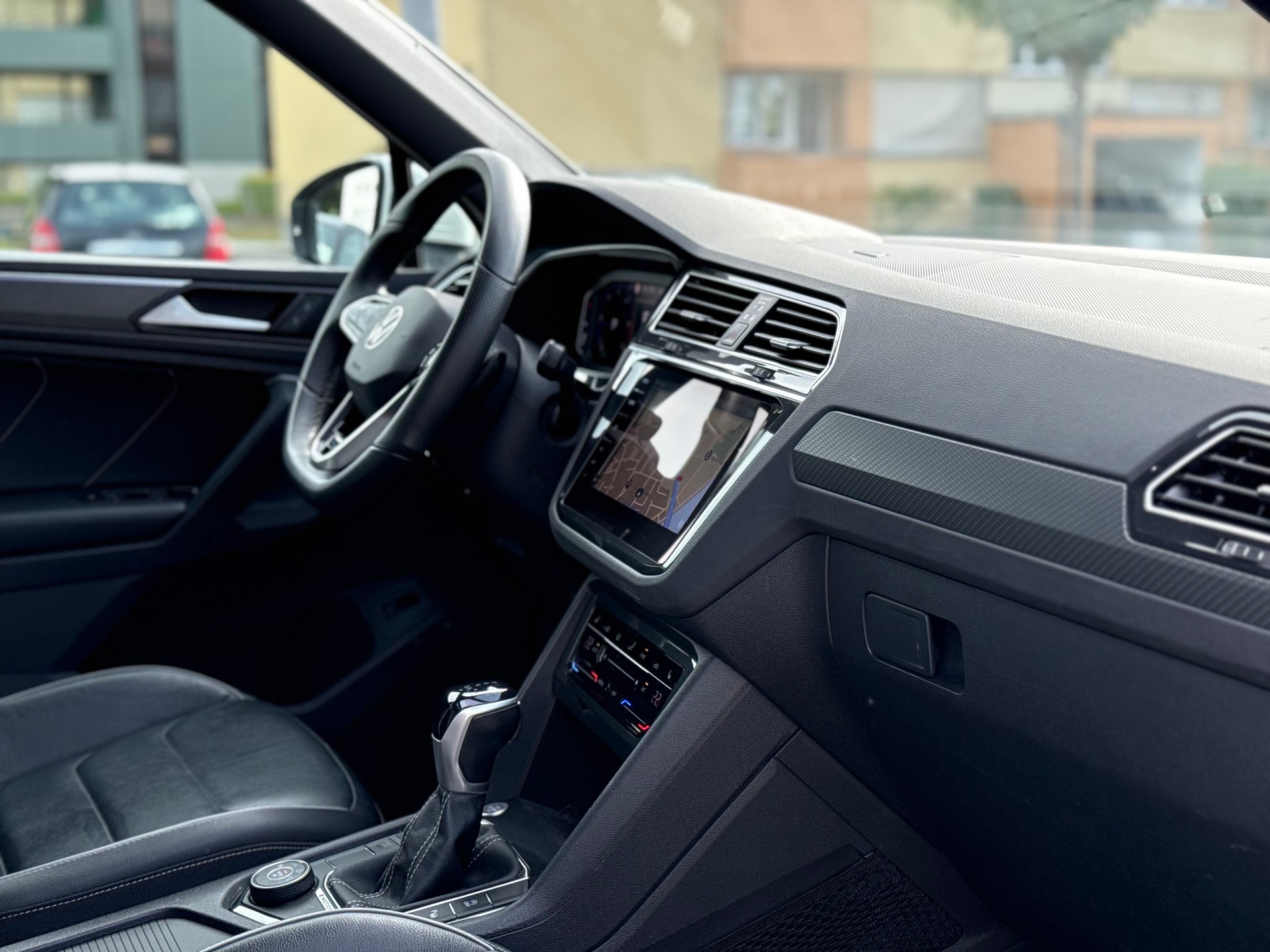 VW Tiguan 2.0 TDI SCR R-Line DSG-image-18
