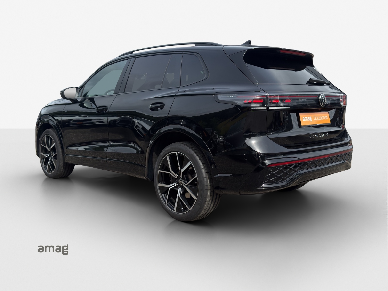 VW Tiguan 2.0 TSI DSG R-Line 4Motion-image-2