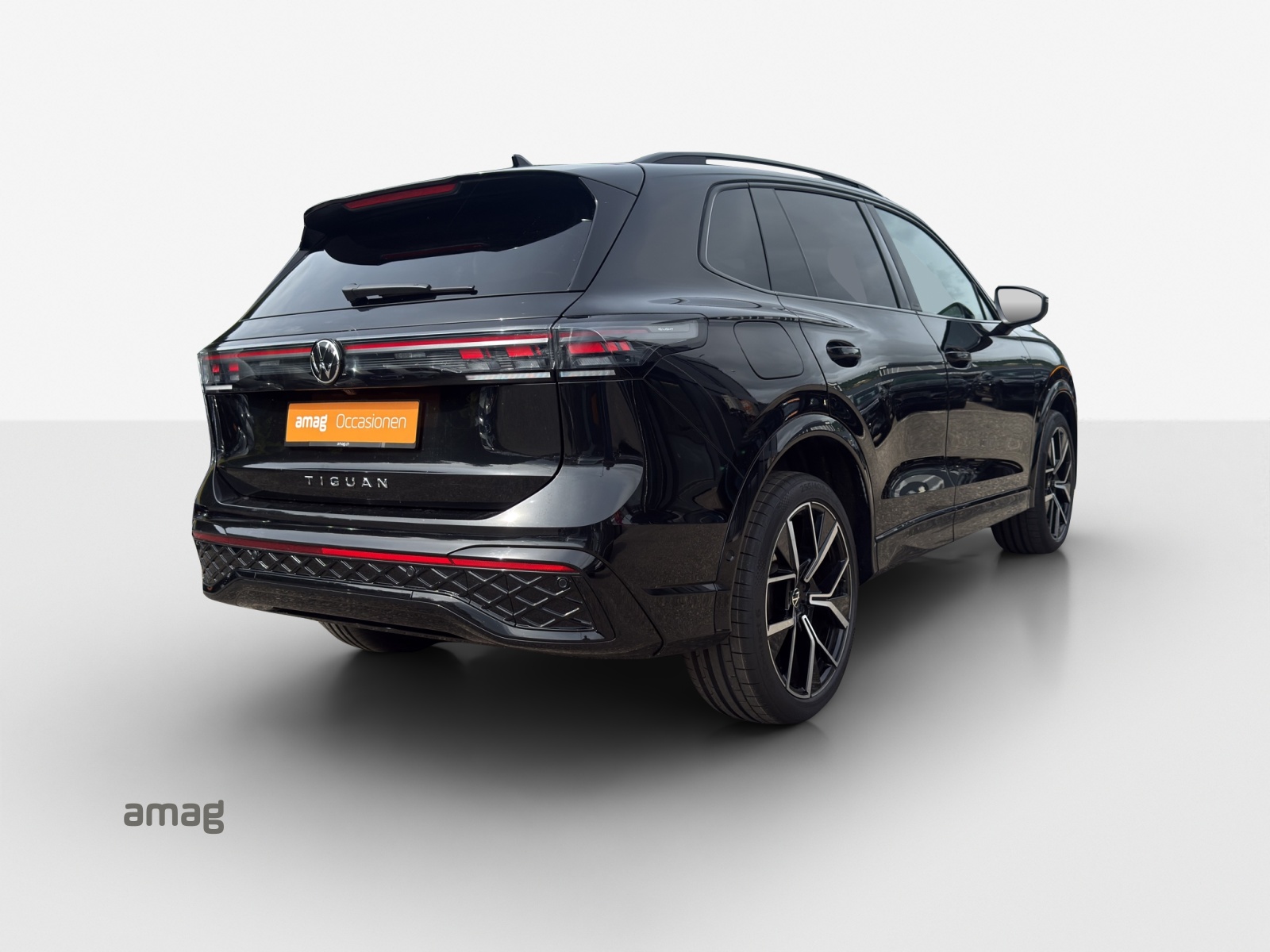 VW Tiguan 2.0 TSI DSG R-Line 4Motion-image-4