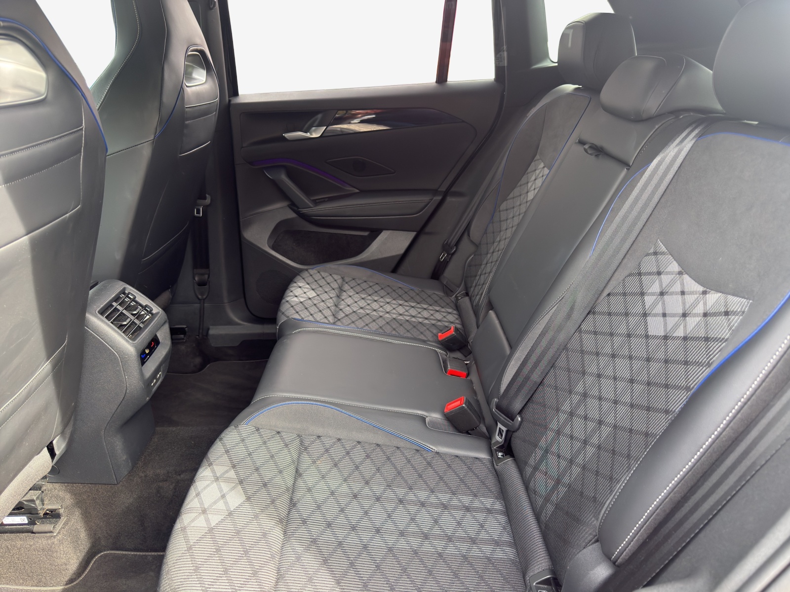 VW Tiguan 2.0 TSI DSG R-Line 4Motion-image-11