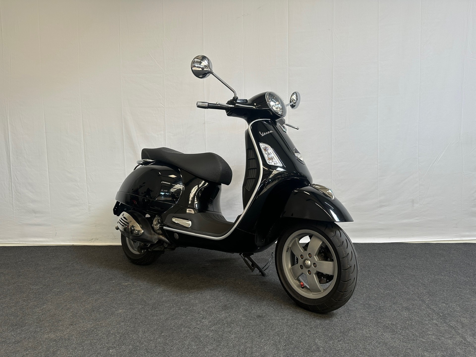 PIAGGIO Vespa GTS 250 i.e.-showroom-element-2
