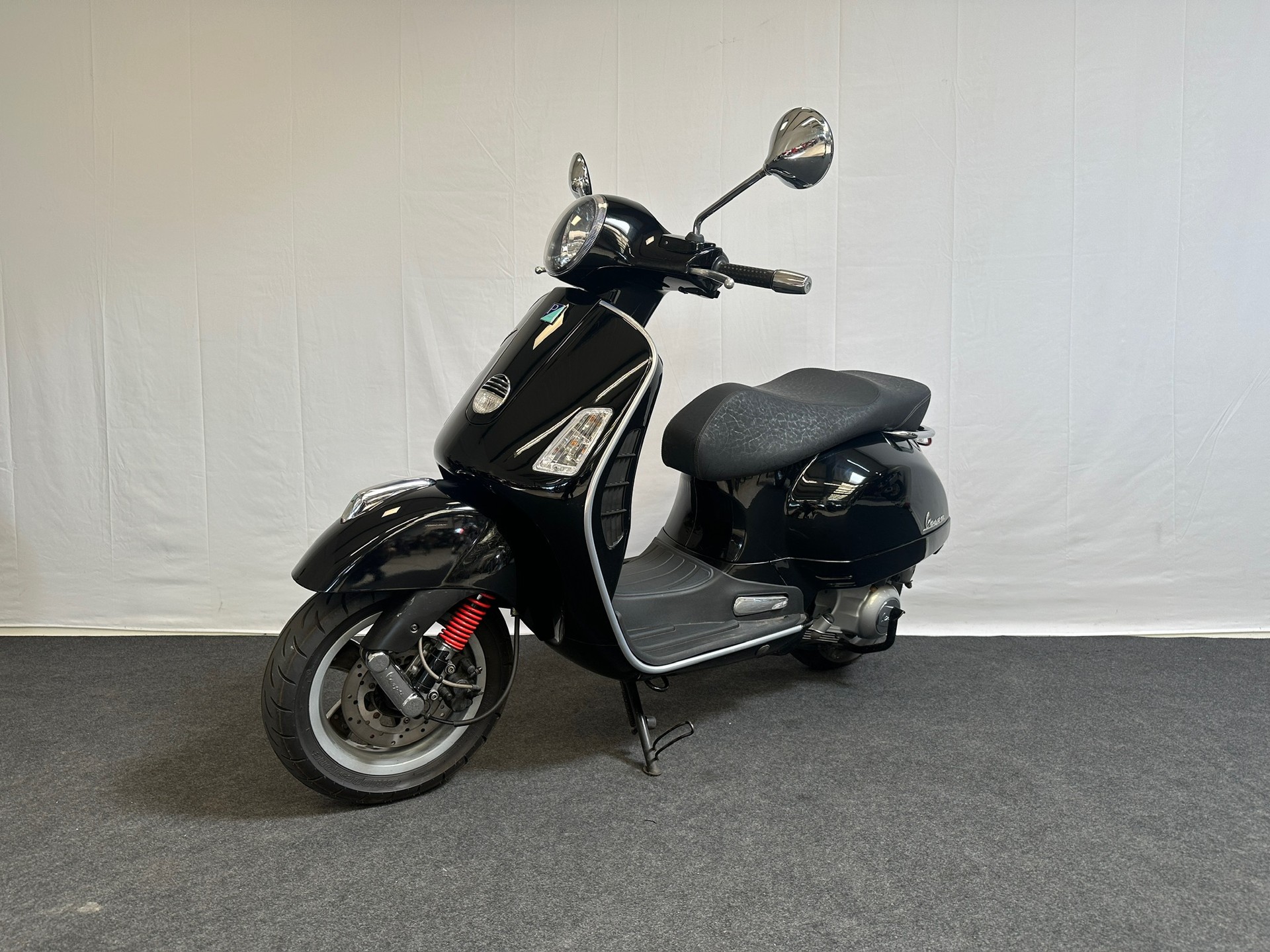 PIAGGIO Vespa GTS 250 i.e.-showroom-element-3