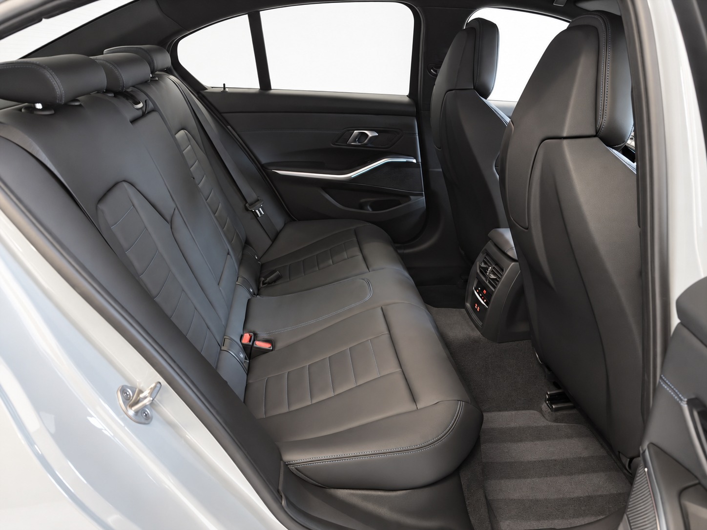 BMW M340i xDrive 48V Steptronic M Sport M Performance-image-22