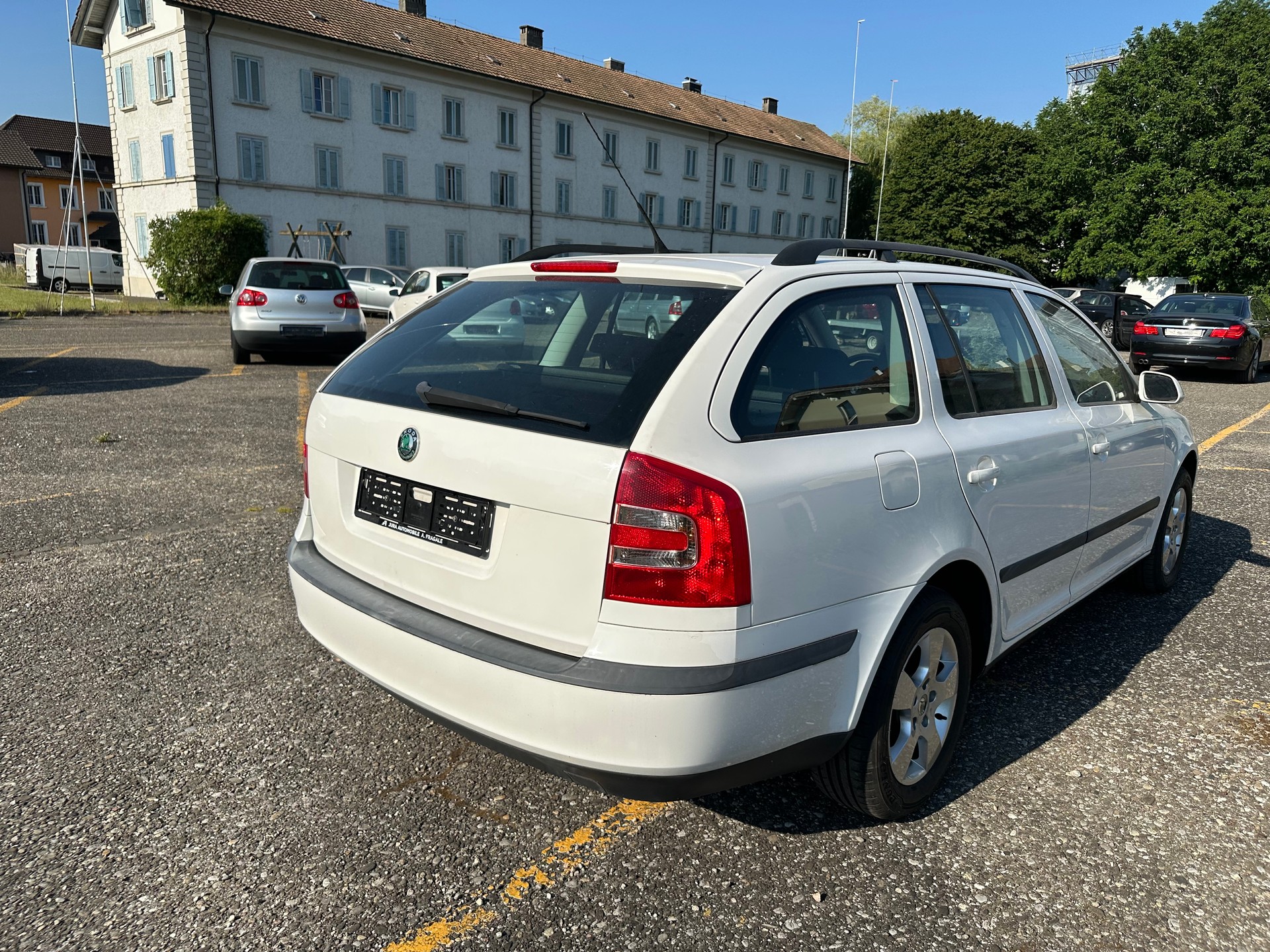 SKODA OCTAVIA-image-1