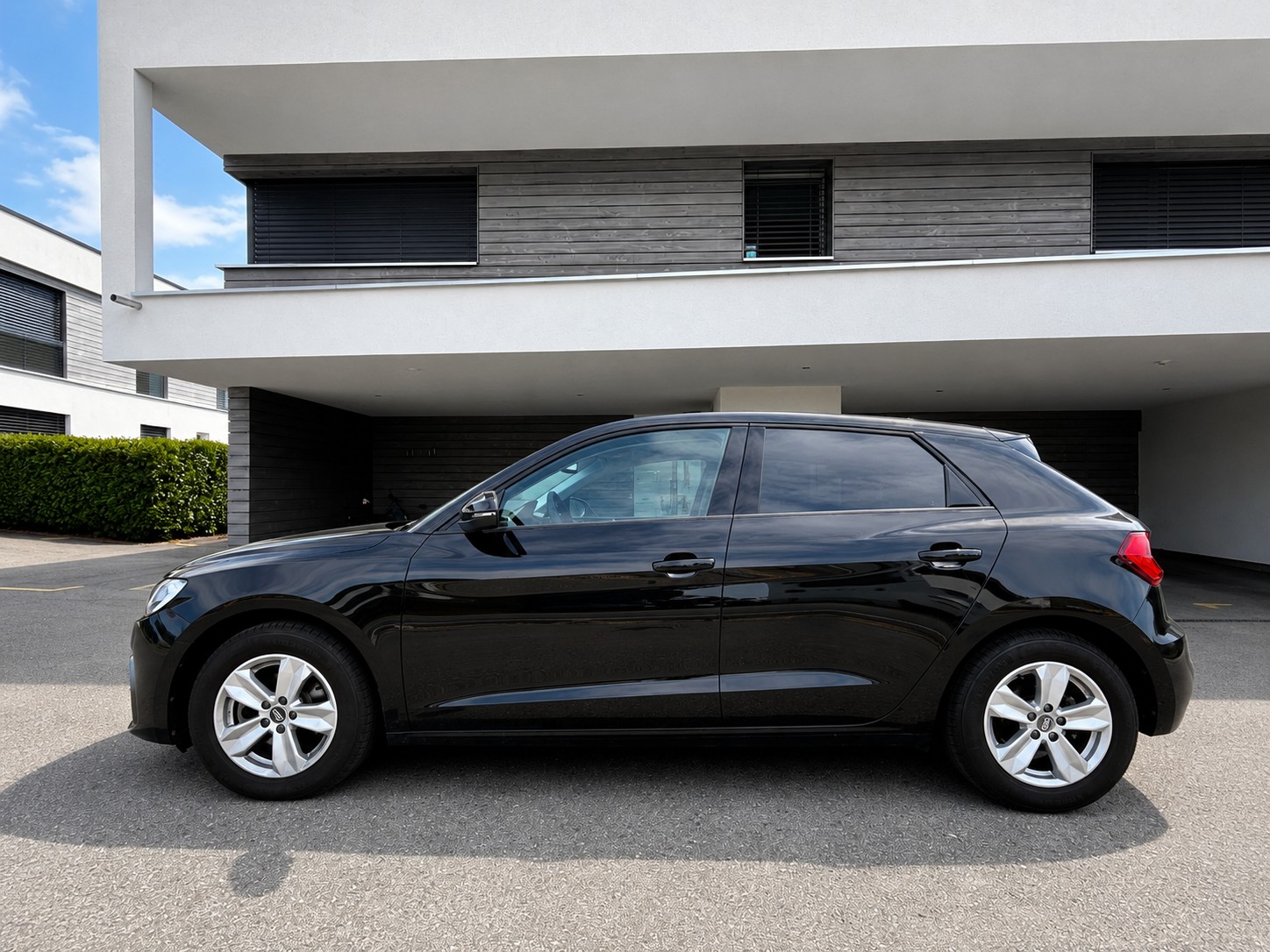 AUDI 1.0 30 TFSI Attraction S-Tronic-image-4