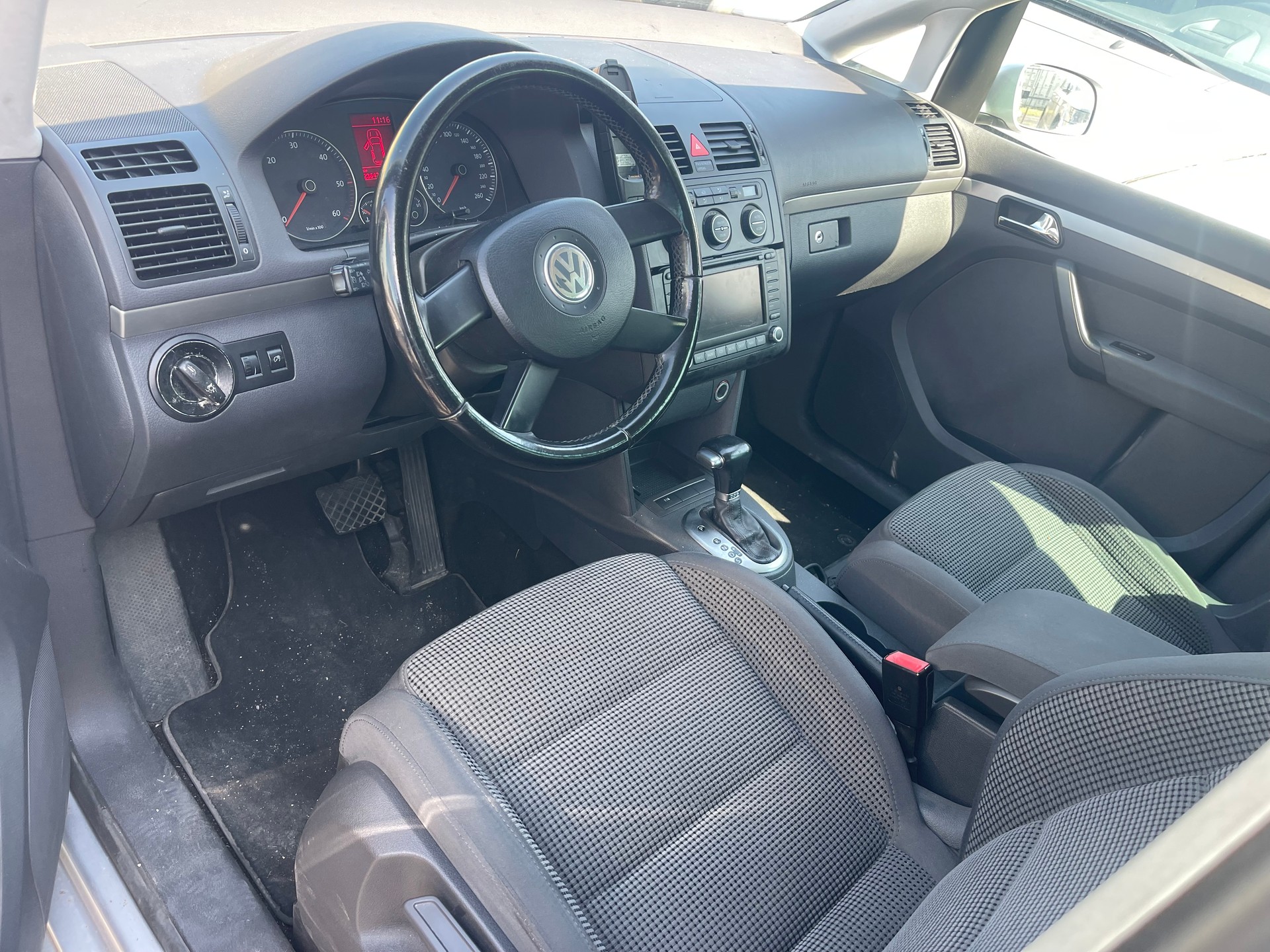 VW TOURAN-image-4