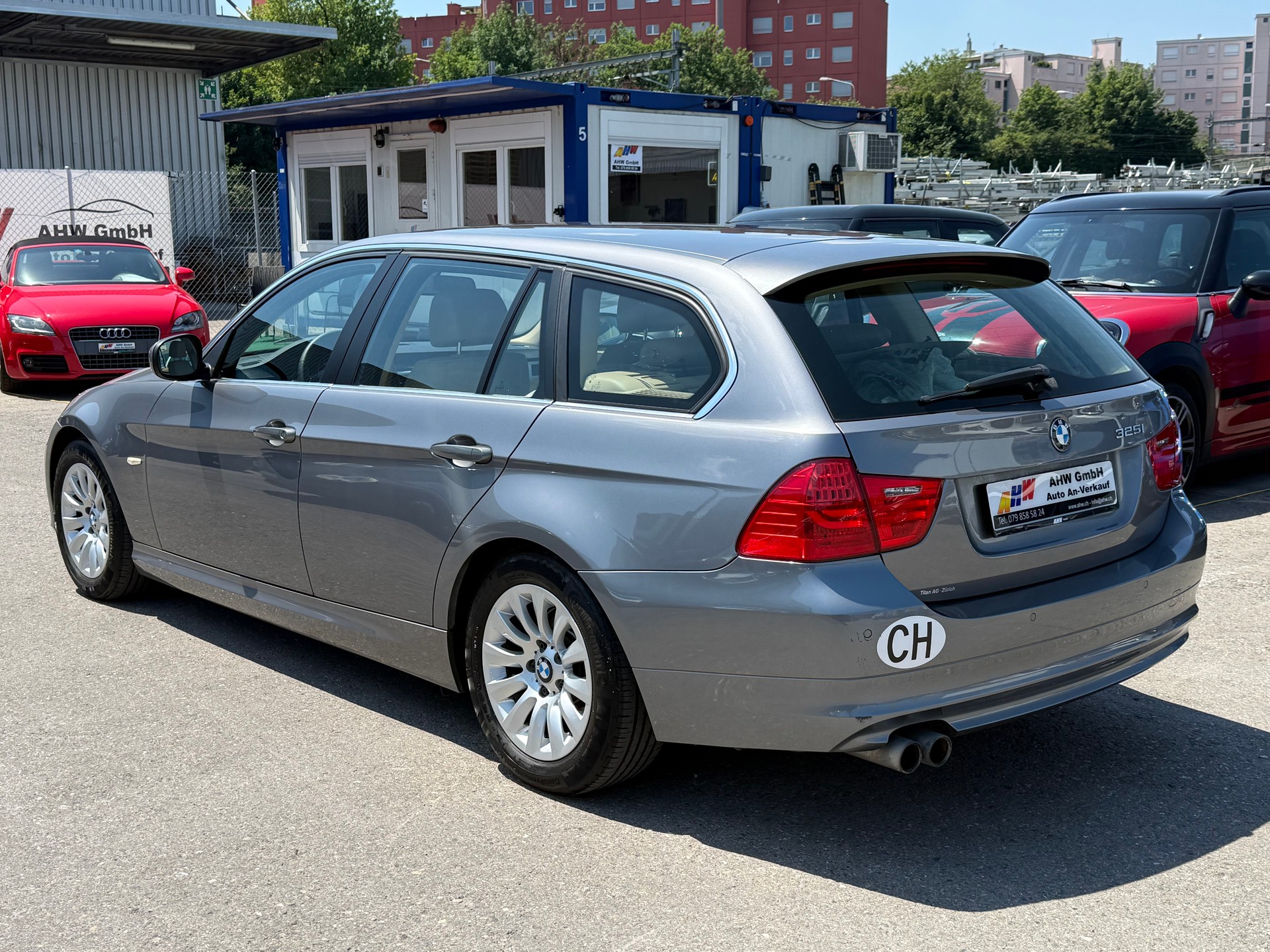 BMW 325i Touring Steptronic / Frisch ab MFK & Service / Facelift / Leder / **TOP ZUSTAND**-image-5