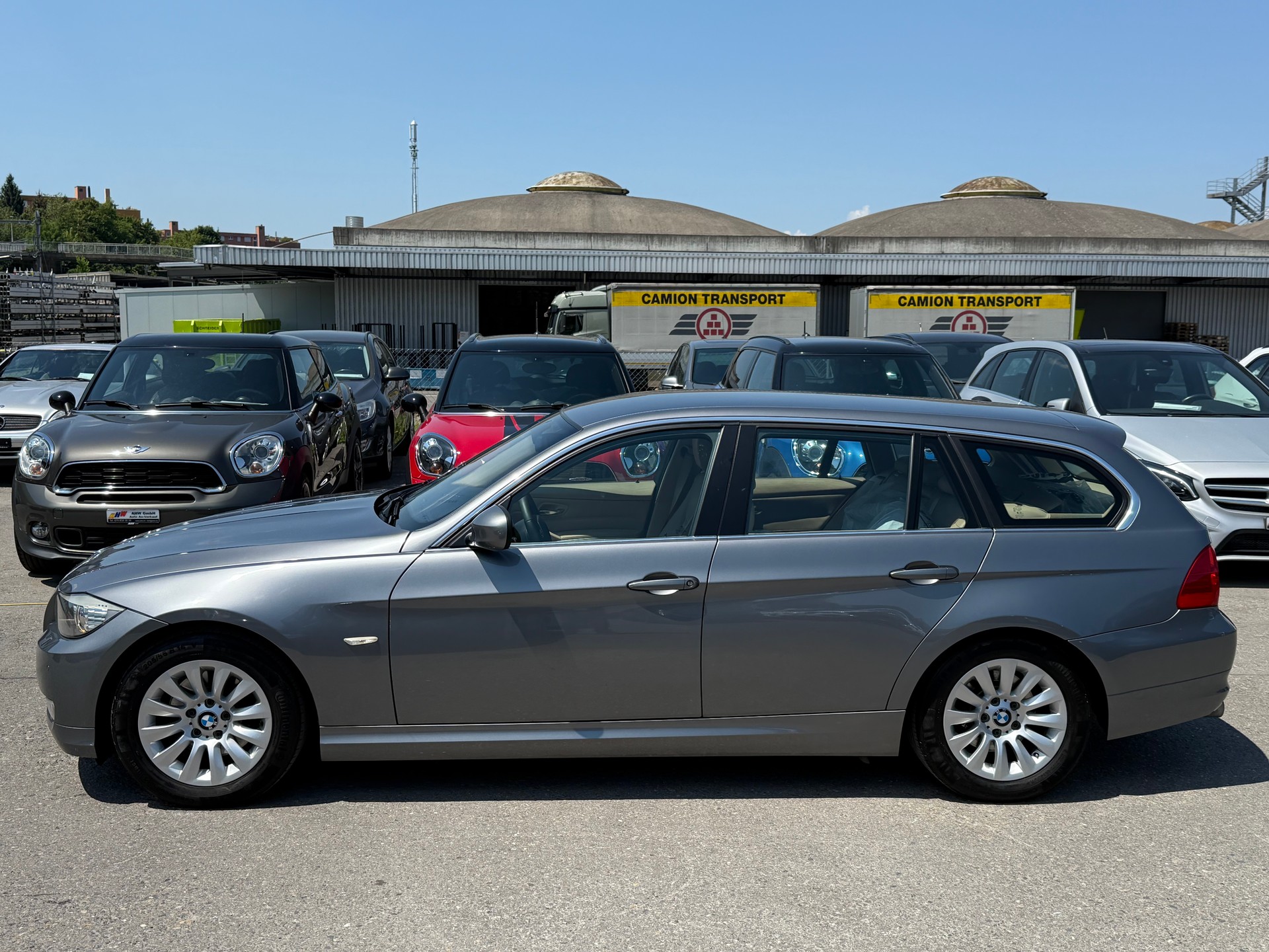 BMW 325i Touring Steptronic / Frisch ab MFK & Service / Facelift / Leder / **TOP ZUSTAND**-image-6