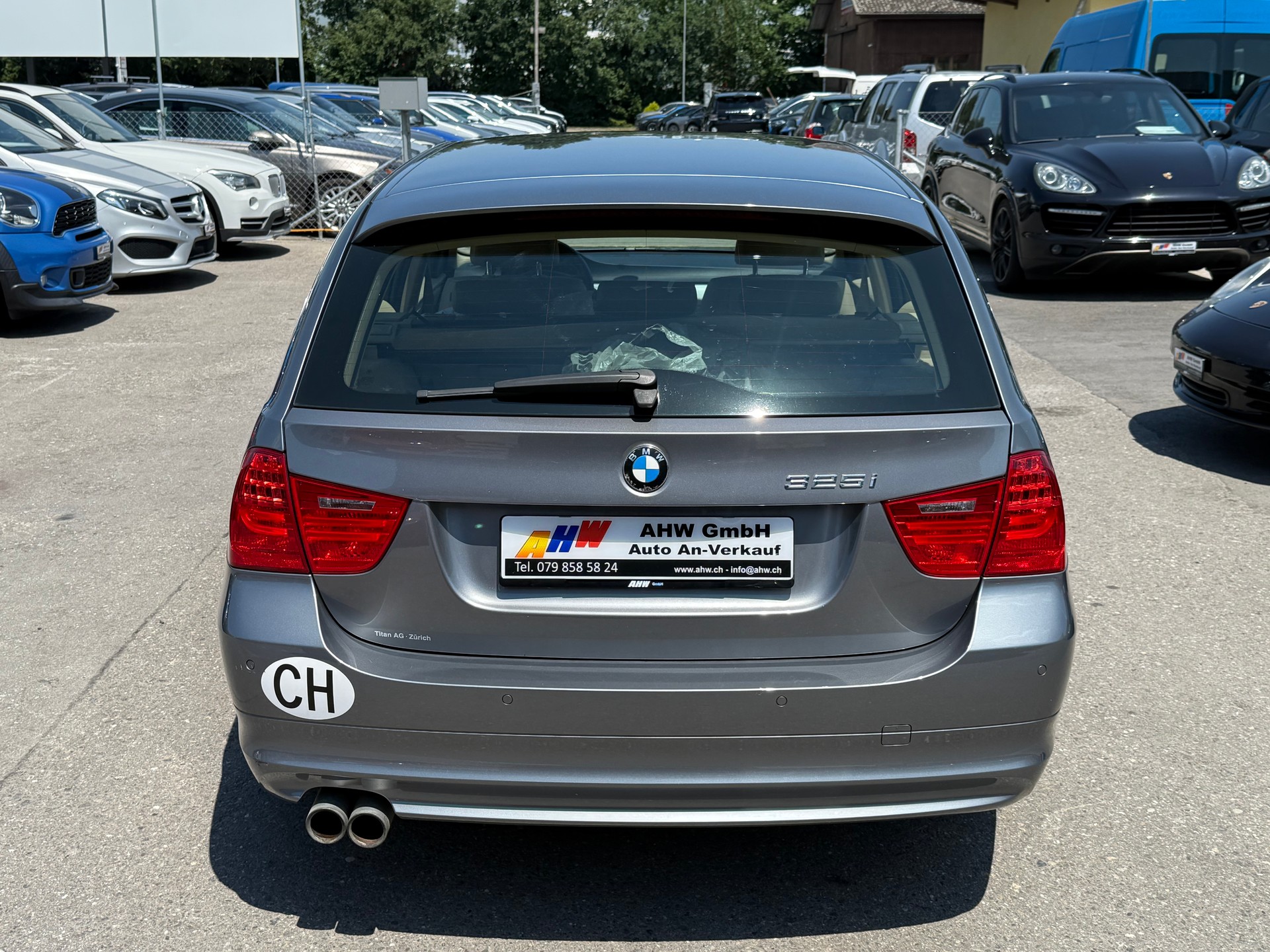BMW 325i Touring Steptronic / Frisch ab MFK & Service / Facelift / Leder / **TOP ZUSTAND**-image-4