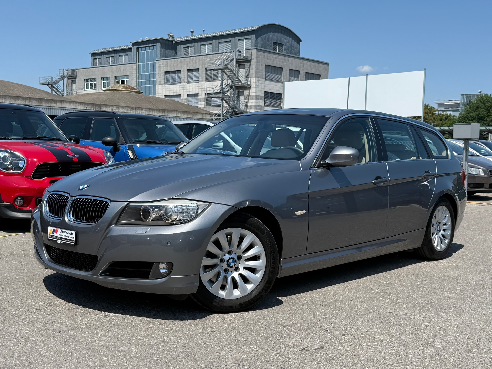 BMW 325i Touring Steptronic / Frisch ab MFK & Service / Facelift / Leder / **TOP ZUSTAND**