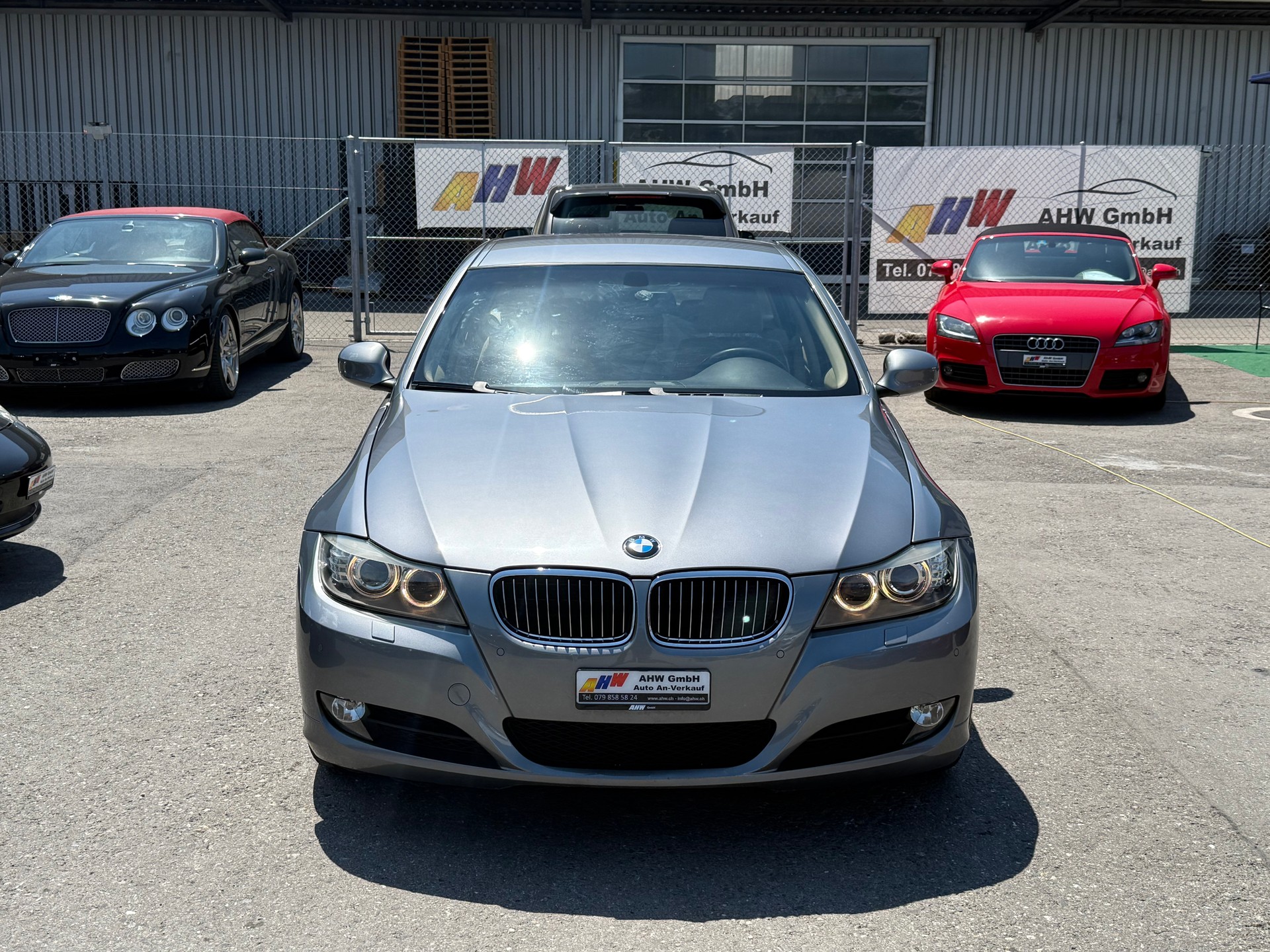 BMW 325i Touring Steptronic / Frisch ab MFK & Service / Facelift / Leder / **TOP ZUSTAND**-image-1