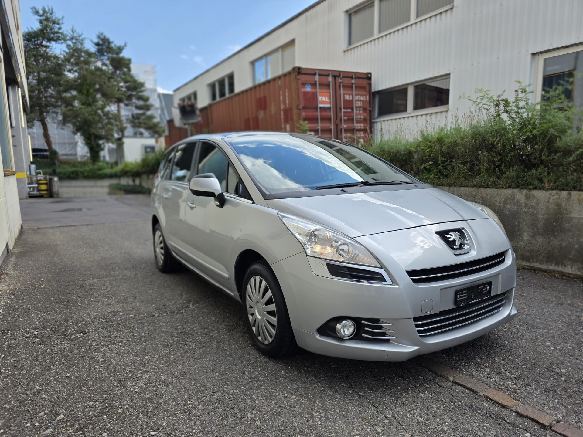 PEUGEOT 5008 1.6 16V VTI Trendy Clim-image-1