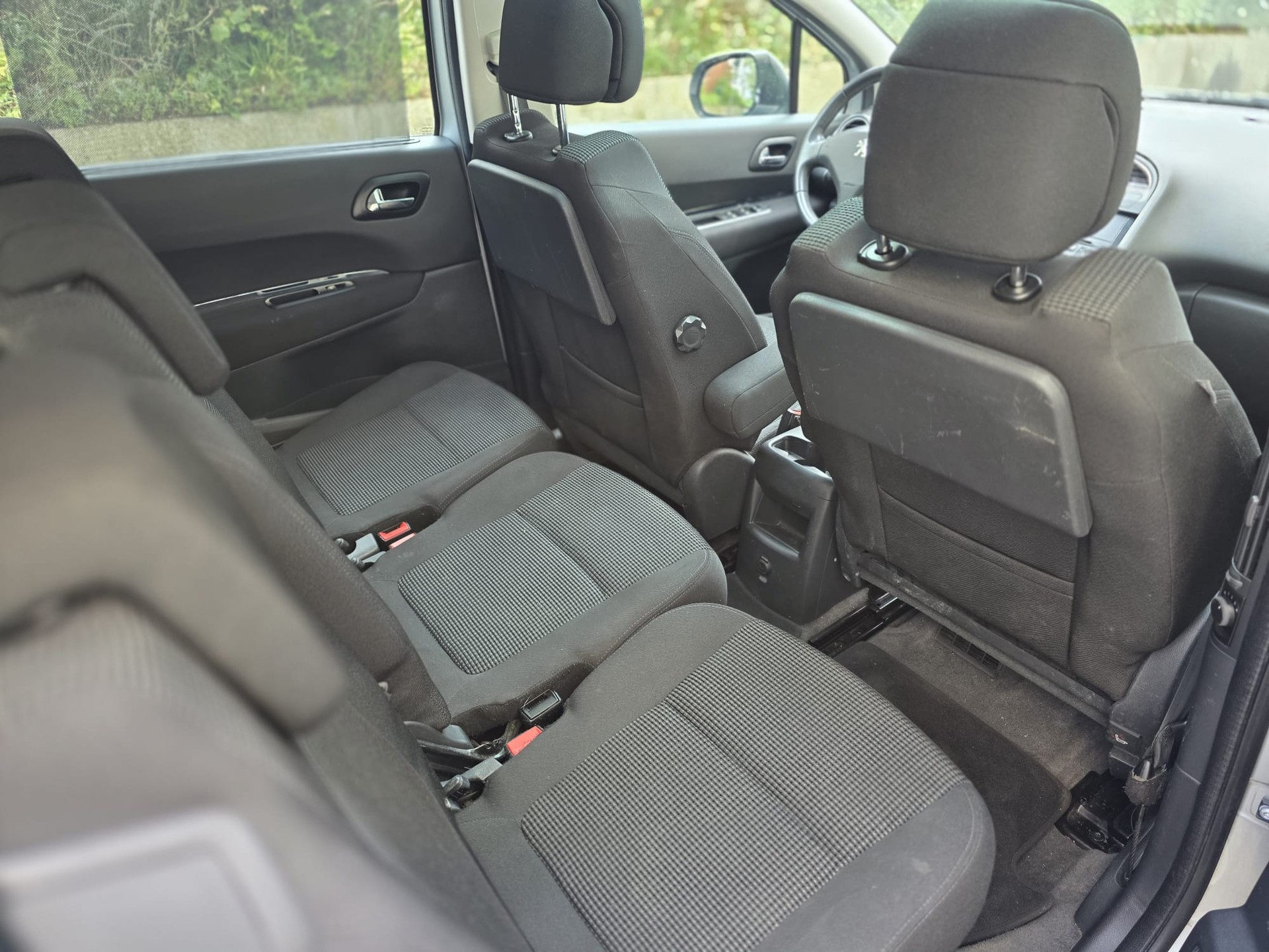 PEUGEOT 5008 1.6 16V VTI Trendy Clim-image-9