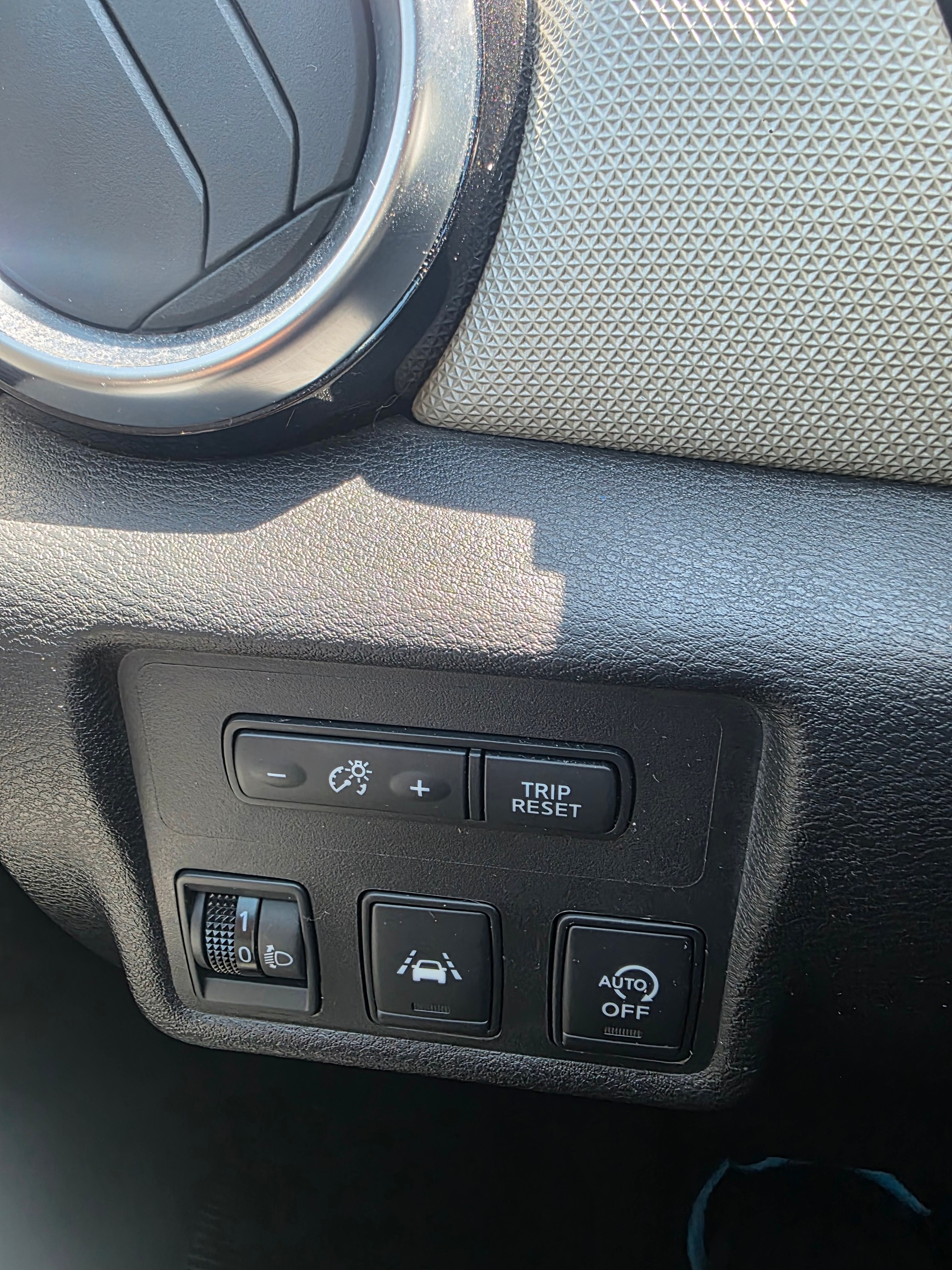NISSAN Micra 0.9 IG-T n-connecta-image-11