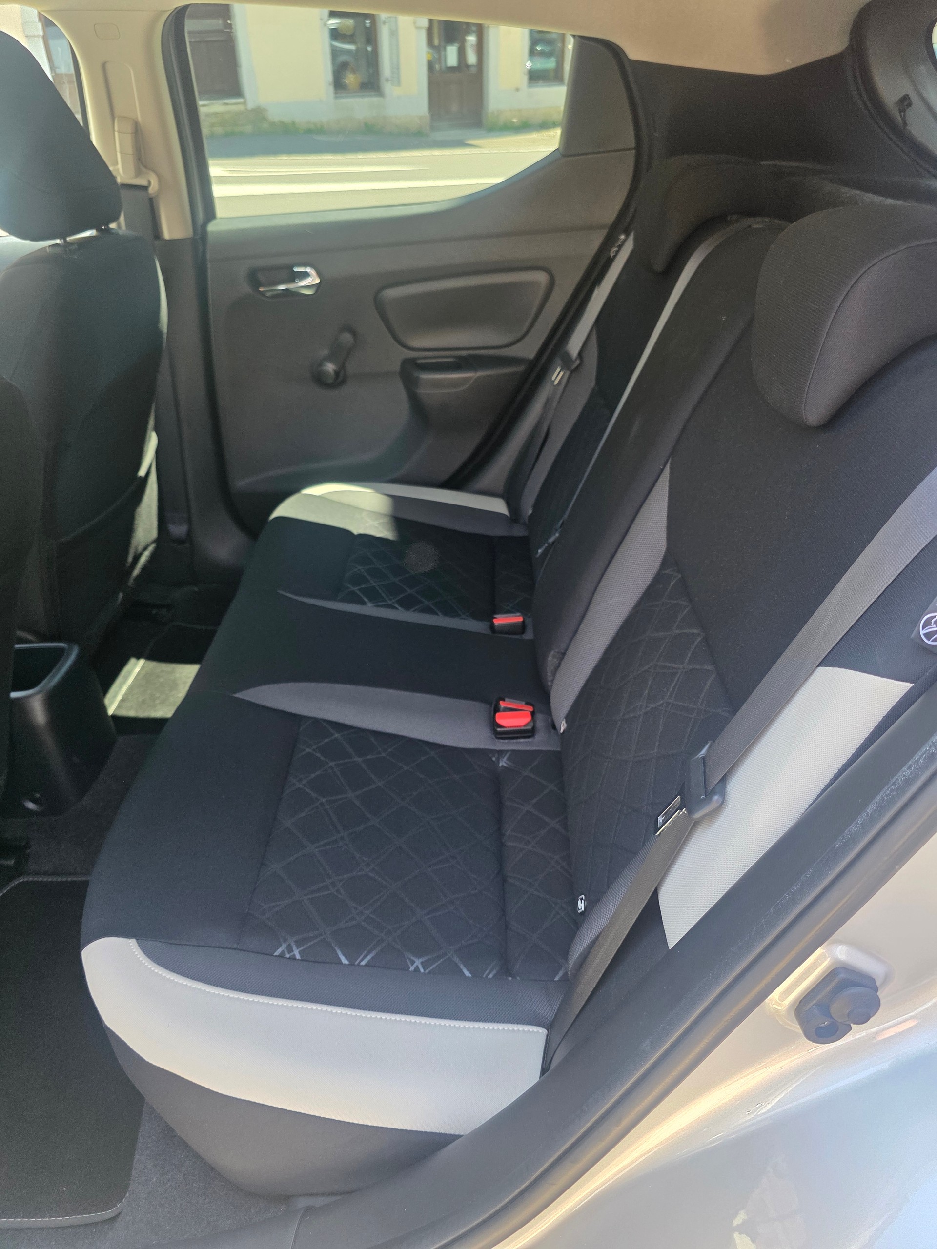 NISSAN Micra 0.9 IG-T n-connecta-image-13