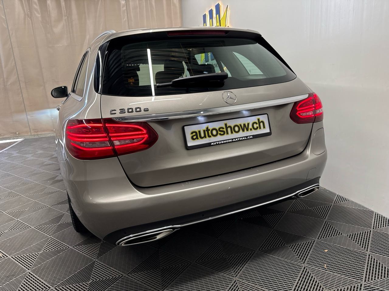 MERCEDES-BENZ C 300 e T-Modell Avantgarde 9G-Tronic-image-14