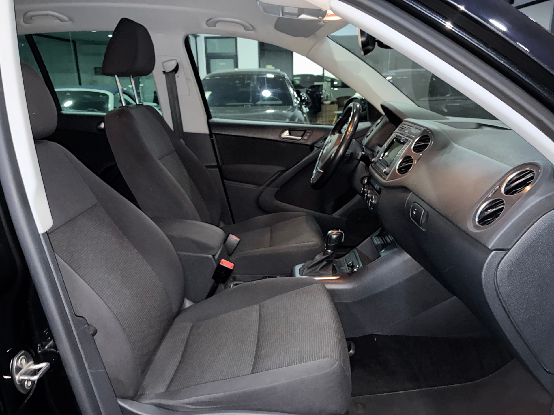 VW Tiguan 2.0 TDI BlueMotion Trend&Fun 4Motion DSG-image-8