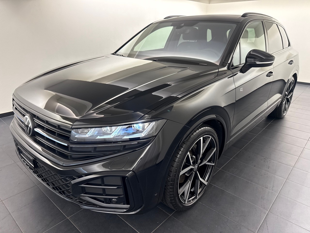 VW Touareg 3.0 TDI R-Line ''inkl. AHK & Standheizung''-image-0