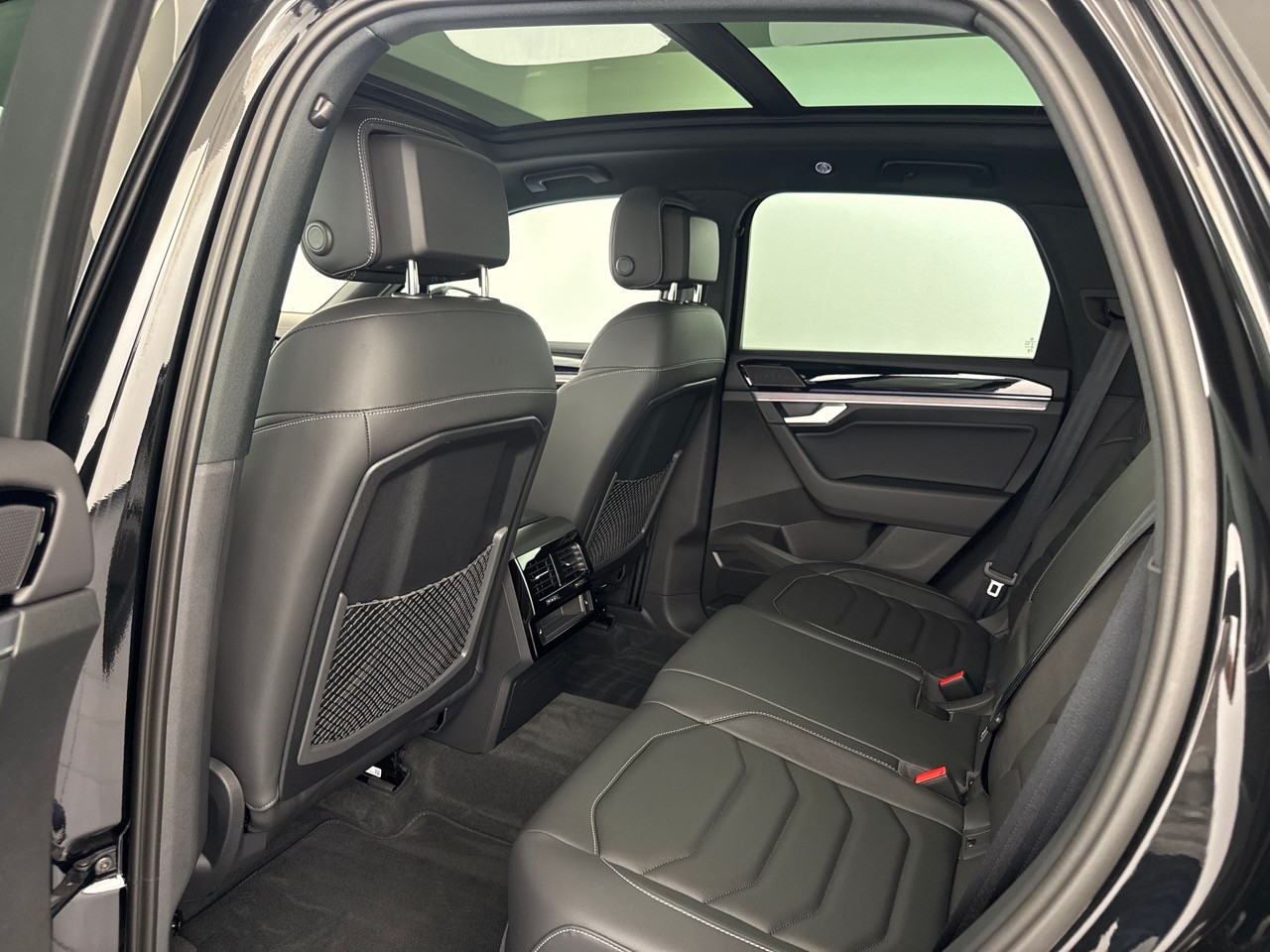 VW Touareg 3.0 TDI R-Line ''inkl. AHK & Standheizung''-image-5