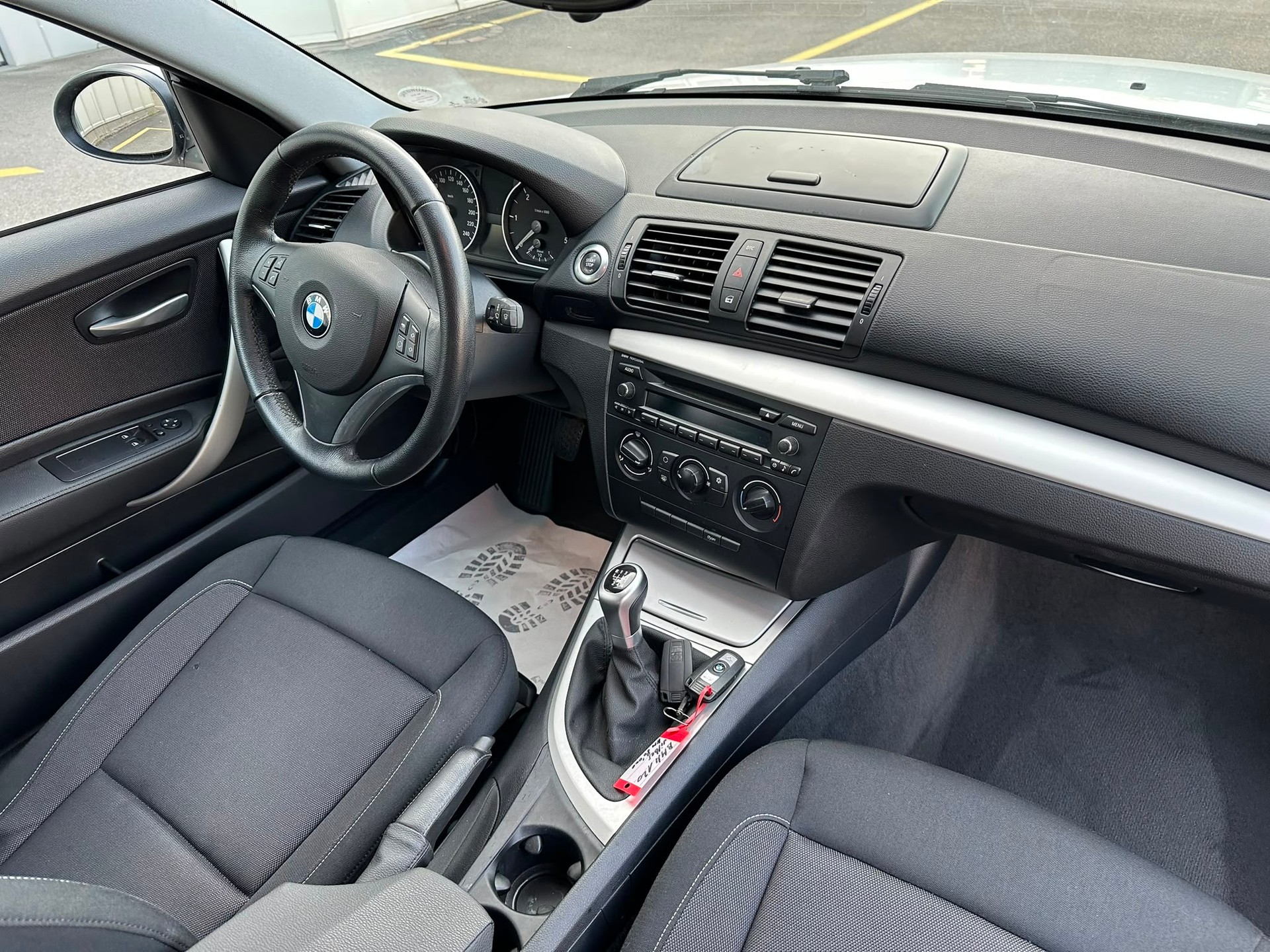 BMW 118d Access-image-13