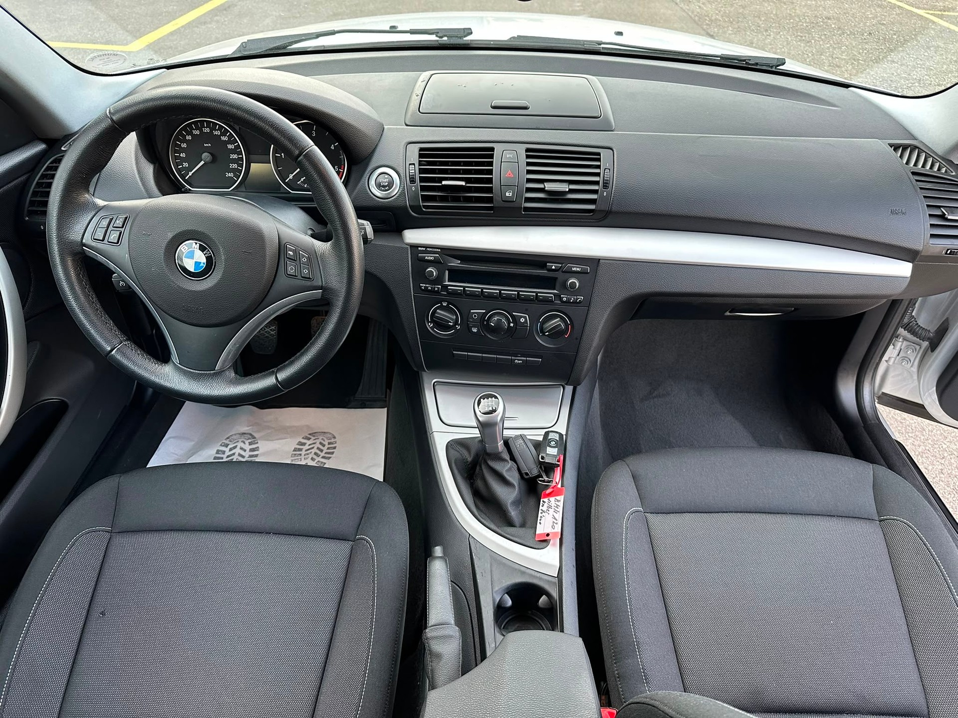 BMW 118d Access-image-10