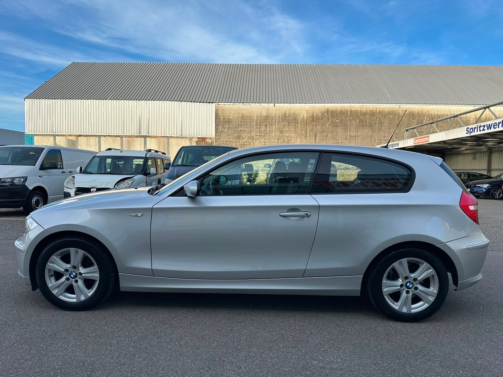 BMW 118d Access-image-0