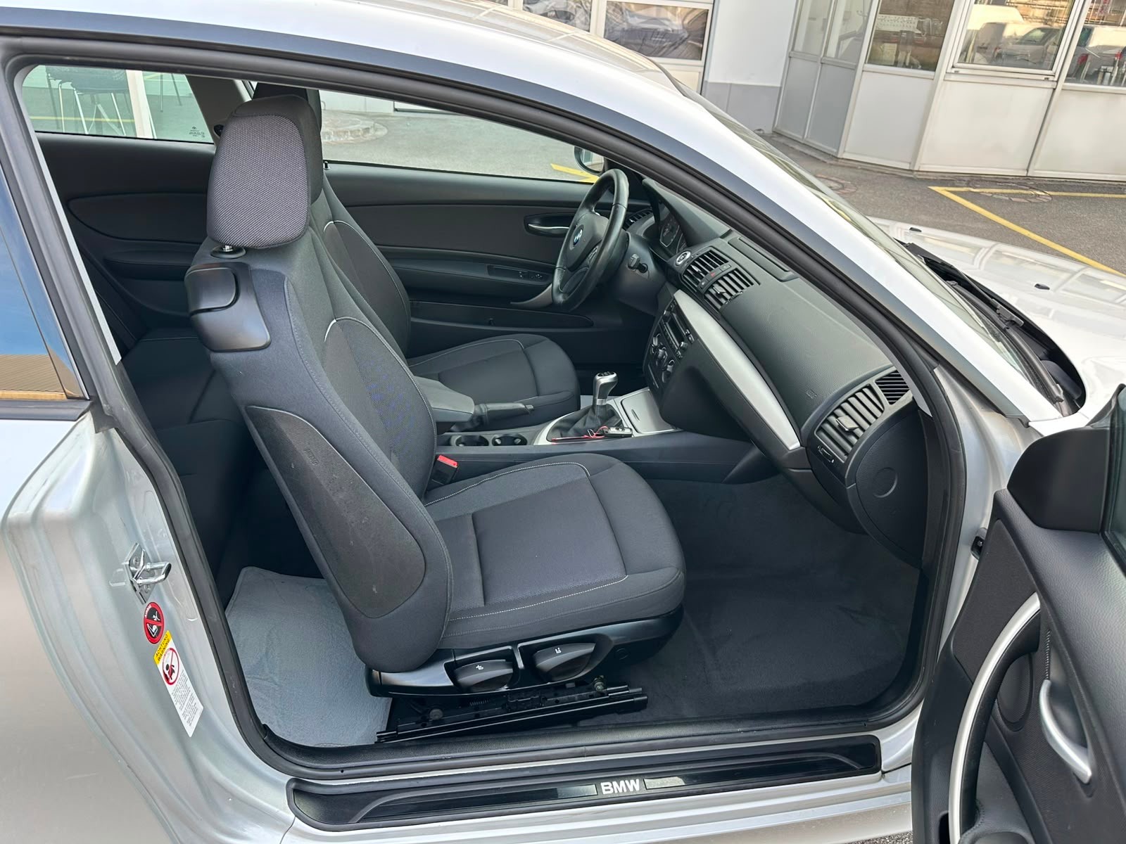 BMW 118d Access-image-17