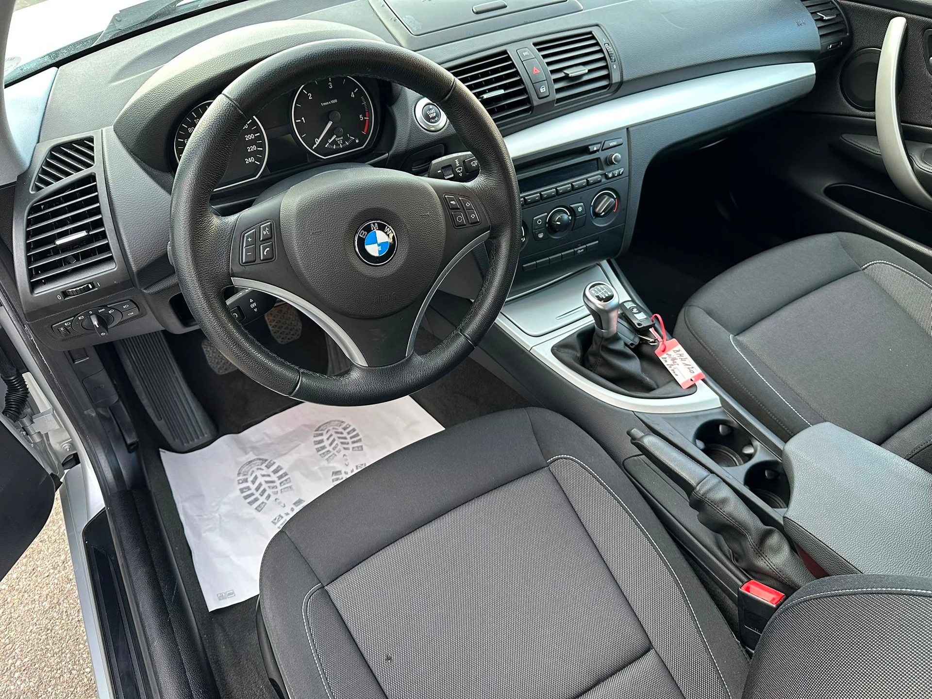 BMW 118d Access-image-12