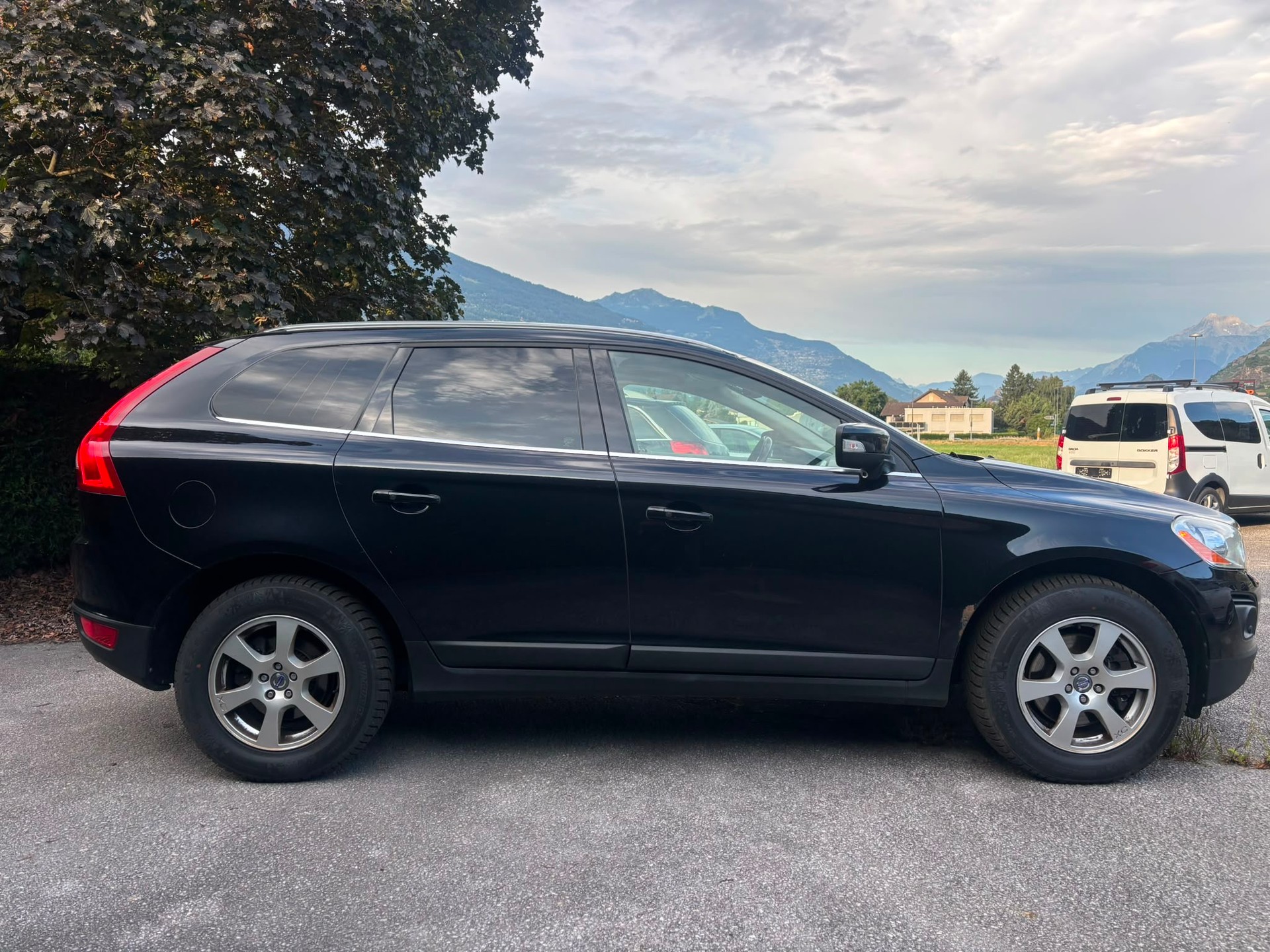 VOLVO XC60 D5 AWD Geartronic-image-5