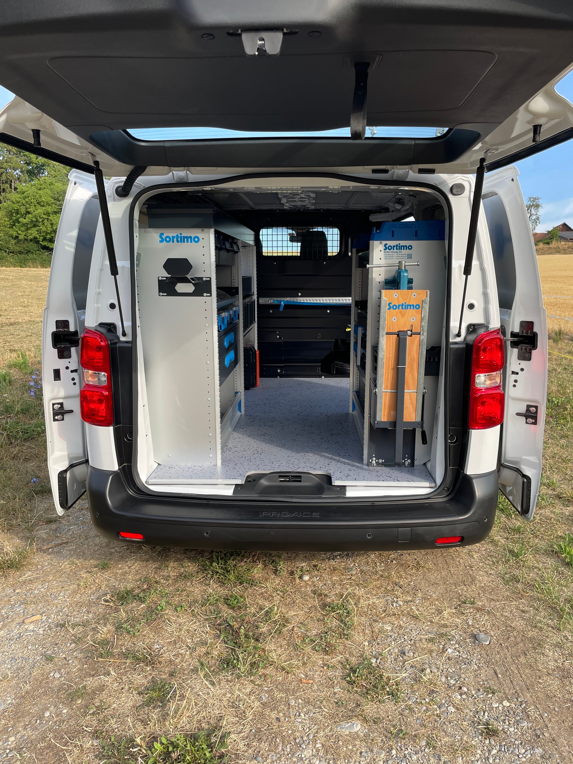 TOYOTA Proace EV 75kWh Medium Active-image-4