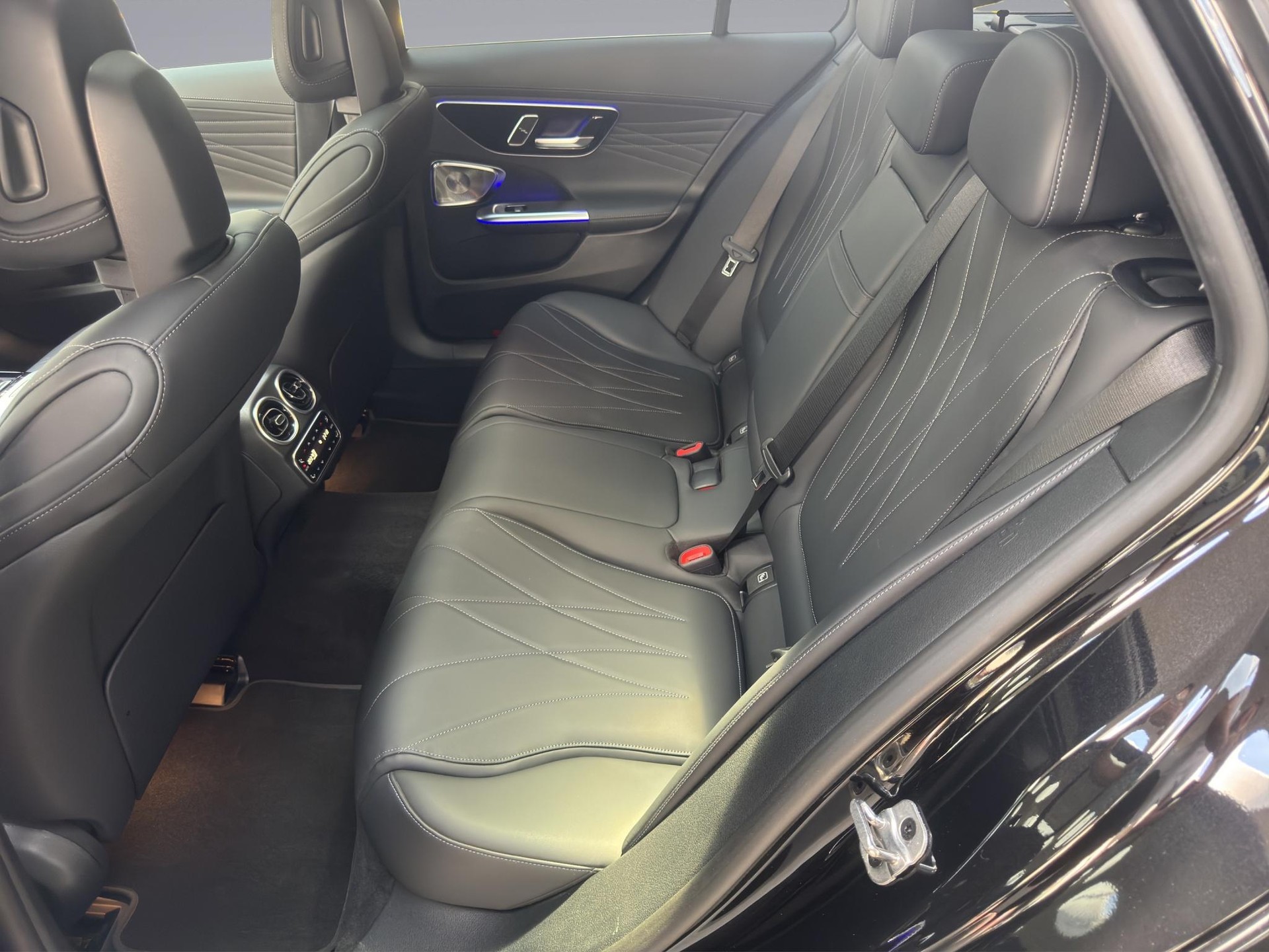 MERCEDES-BENZ C 220 d AMG Line 4matic Kombi-image-9