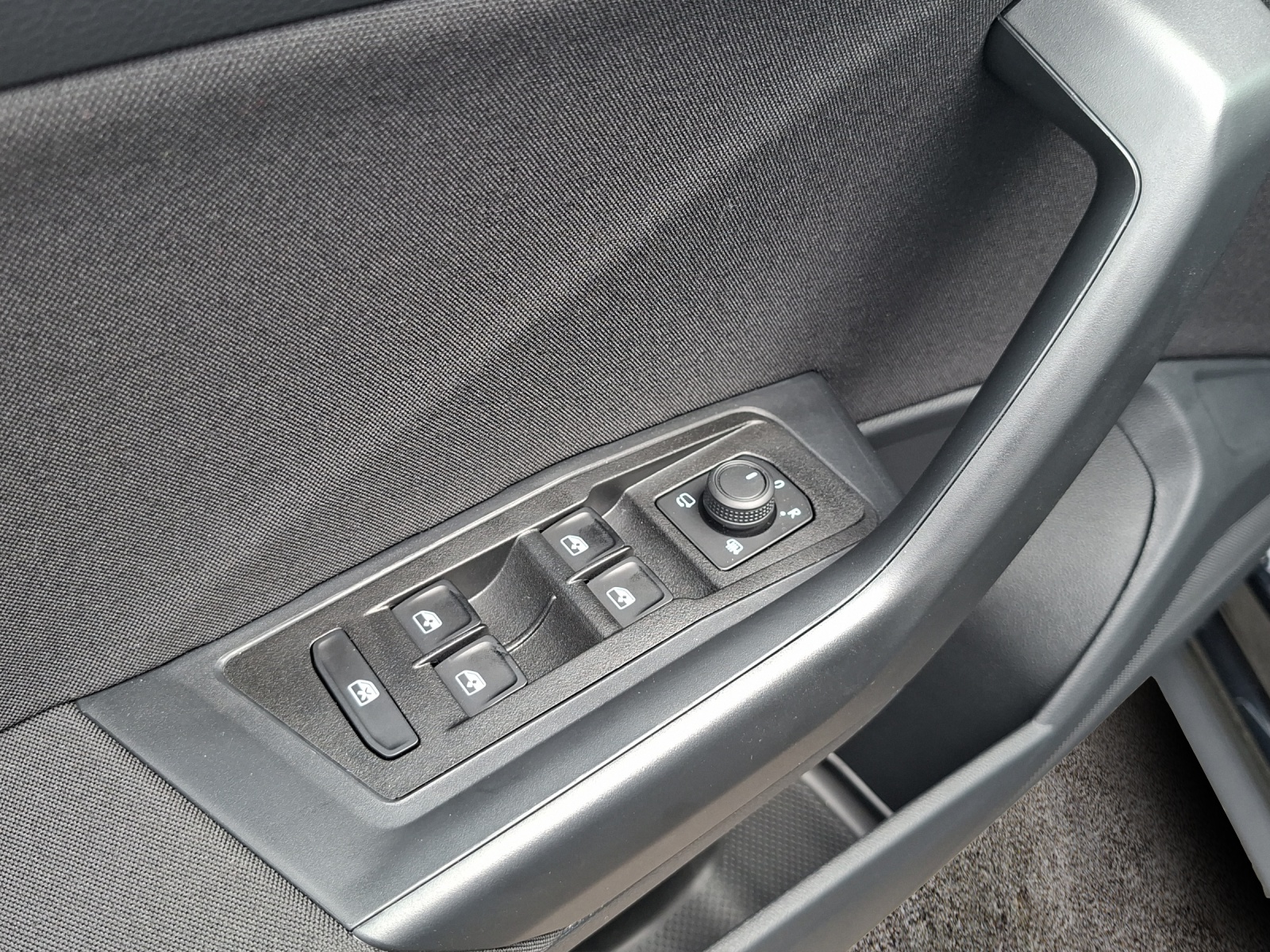 VW T-Roc 1.5 TSI EVO Life United DSG-image-11