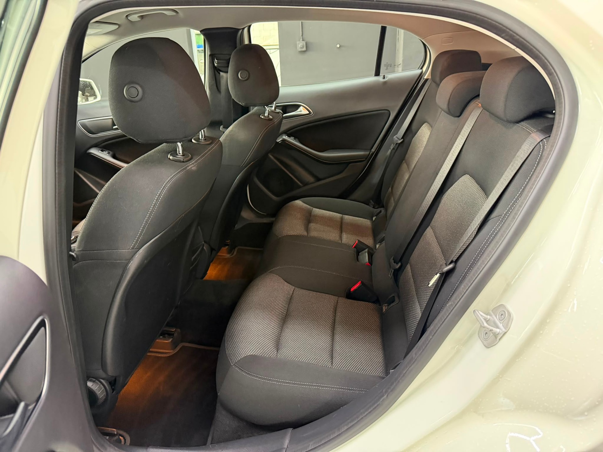 MERCEDES-BENZ GLA 200 CDI Urban 4Matic 7G-DCT-image-13
