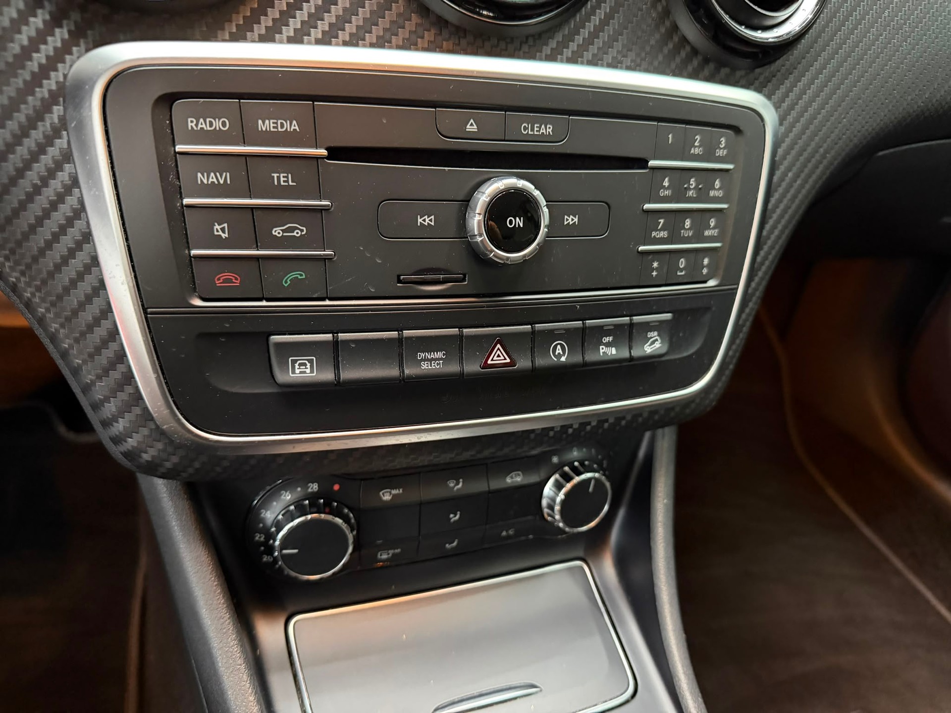 MERCEDES-BENZ GLA 200 CDI Urban 4Matic 7G-DCT-image-10