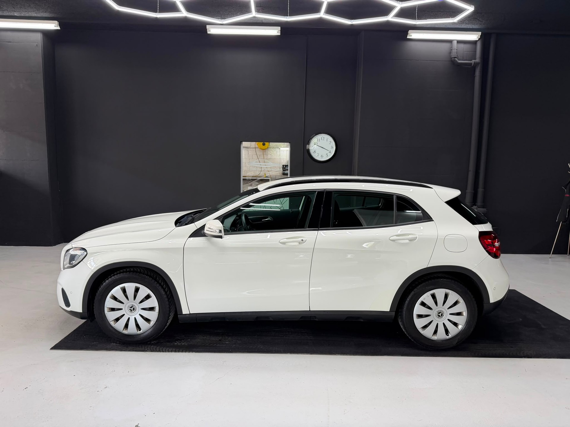 MERCEDES-BENZ GLA 200 CDI Urban 4Matic 7G-DCT-image-3