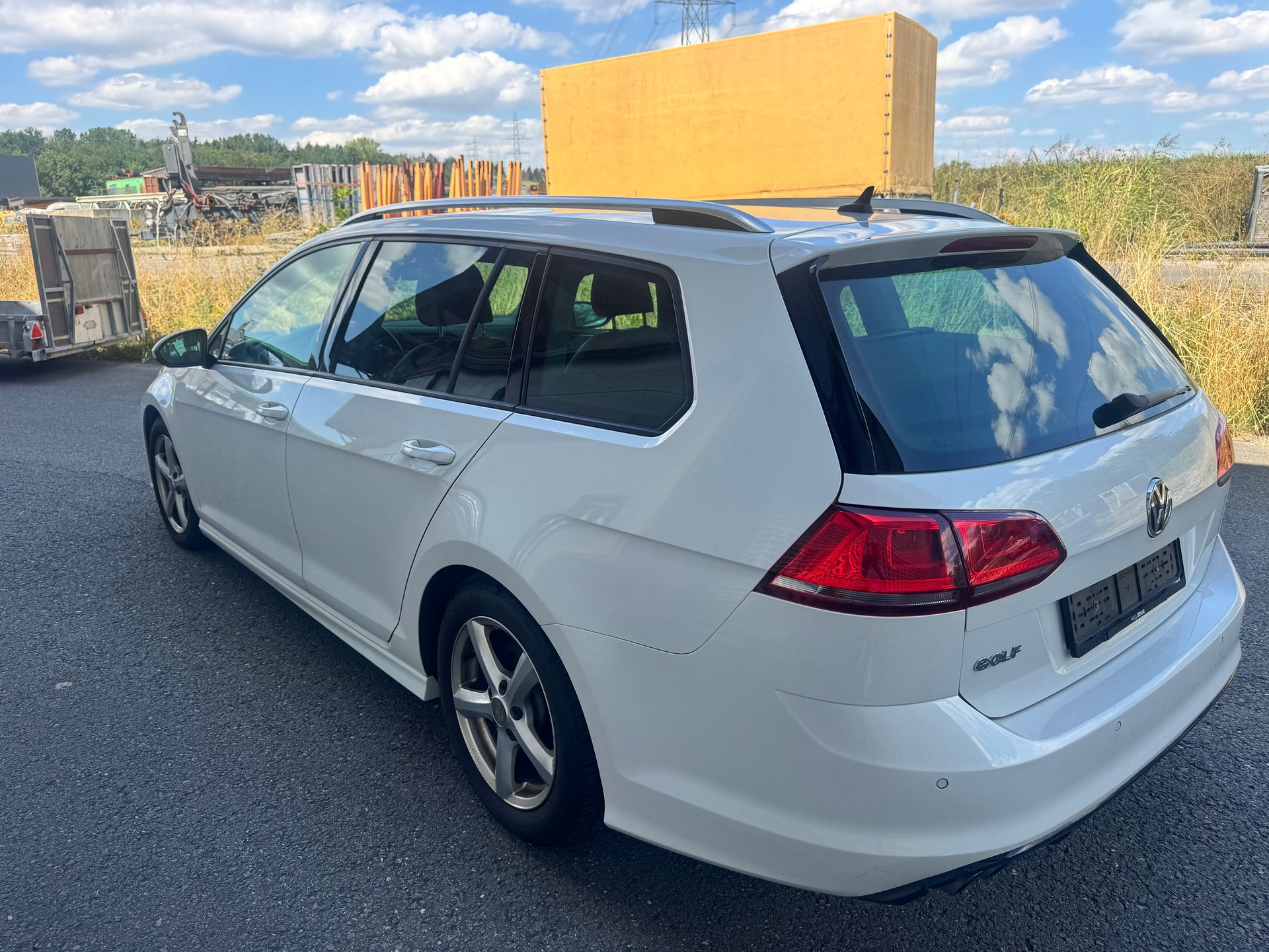 VW Golf Variant 2.0 TDI Highline 4Motion R-line-image-3
