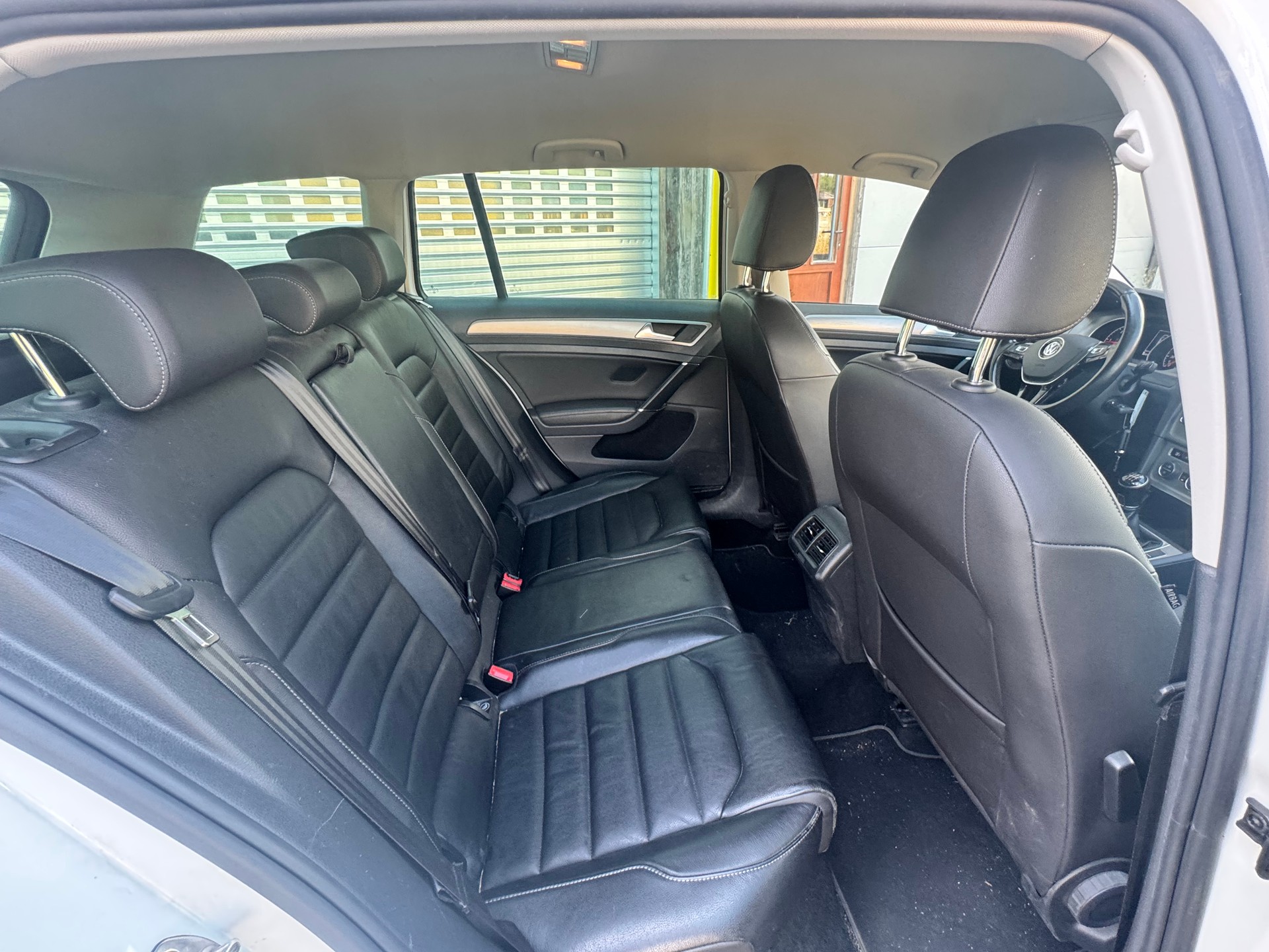 VW Golf Variant 2.0 TDI Highline 4Motion R-line-image-10
